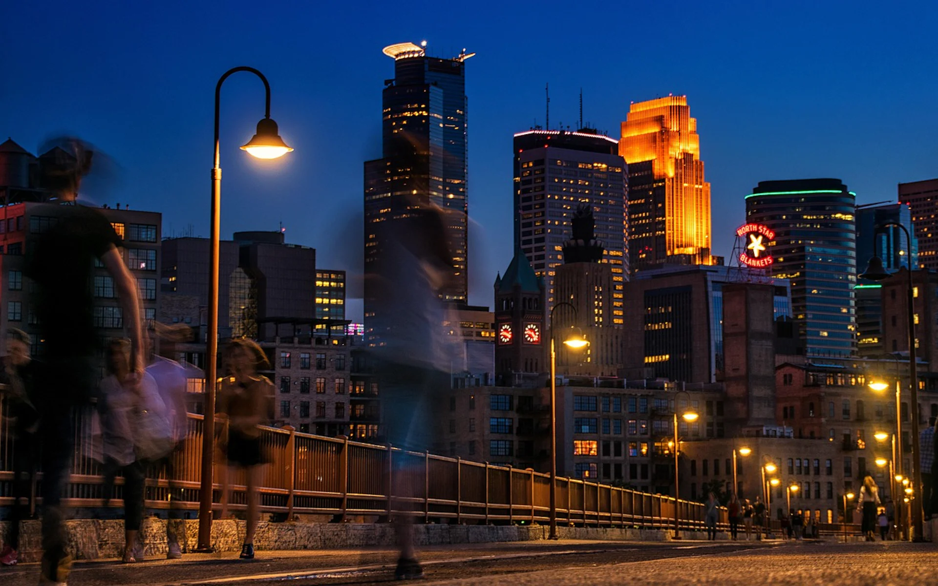 Ghost tours in Minneapolis
