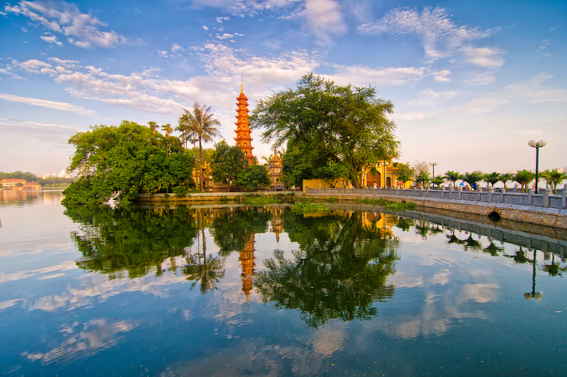 Walking tours in Hanoi