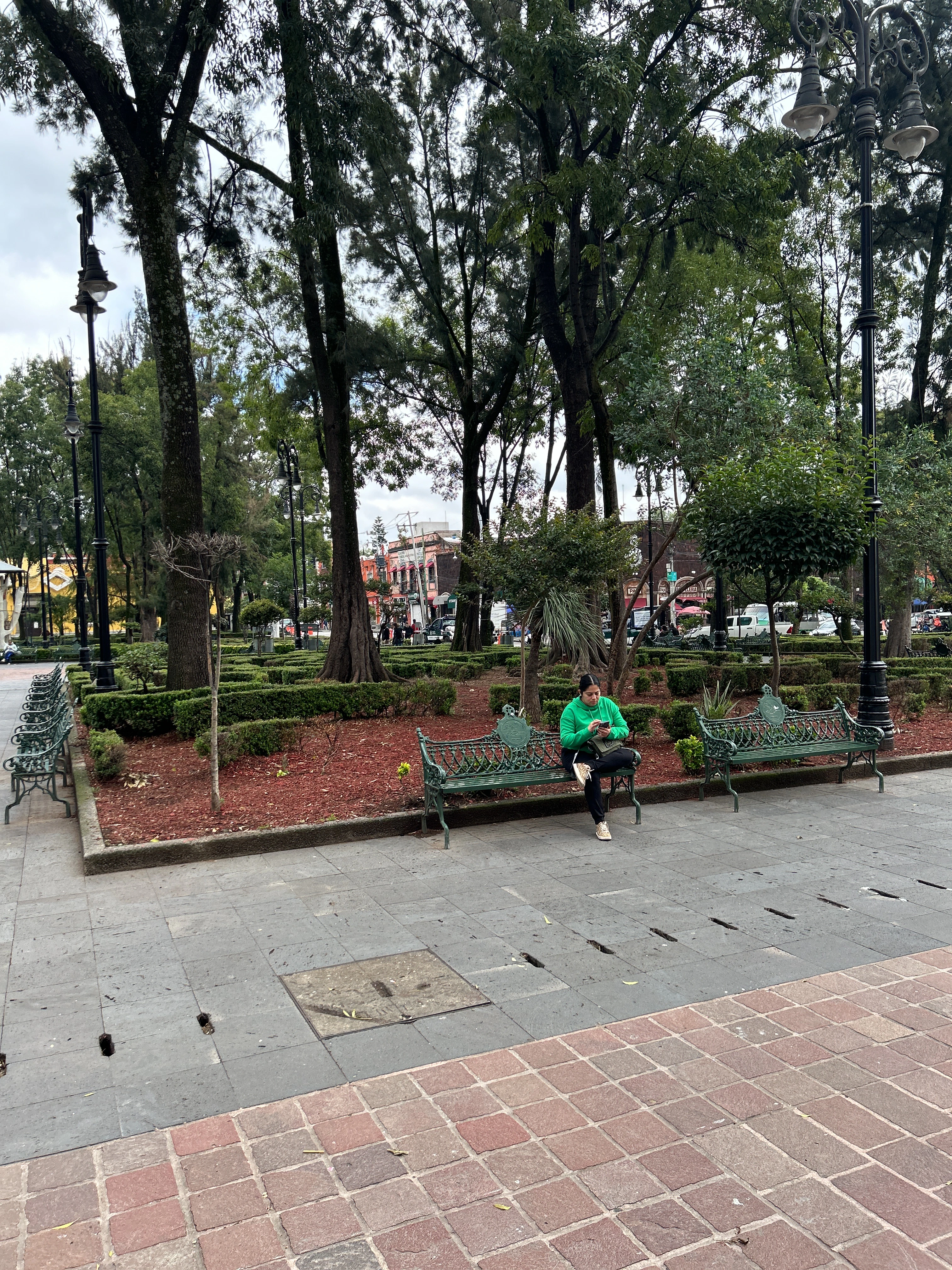 Spieler erkundet Mexico City mit Questo