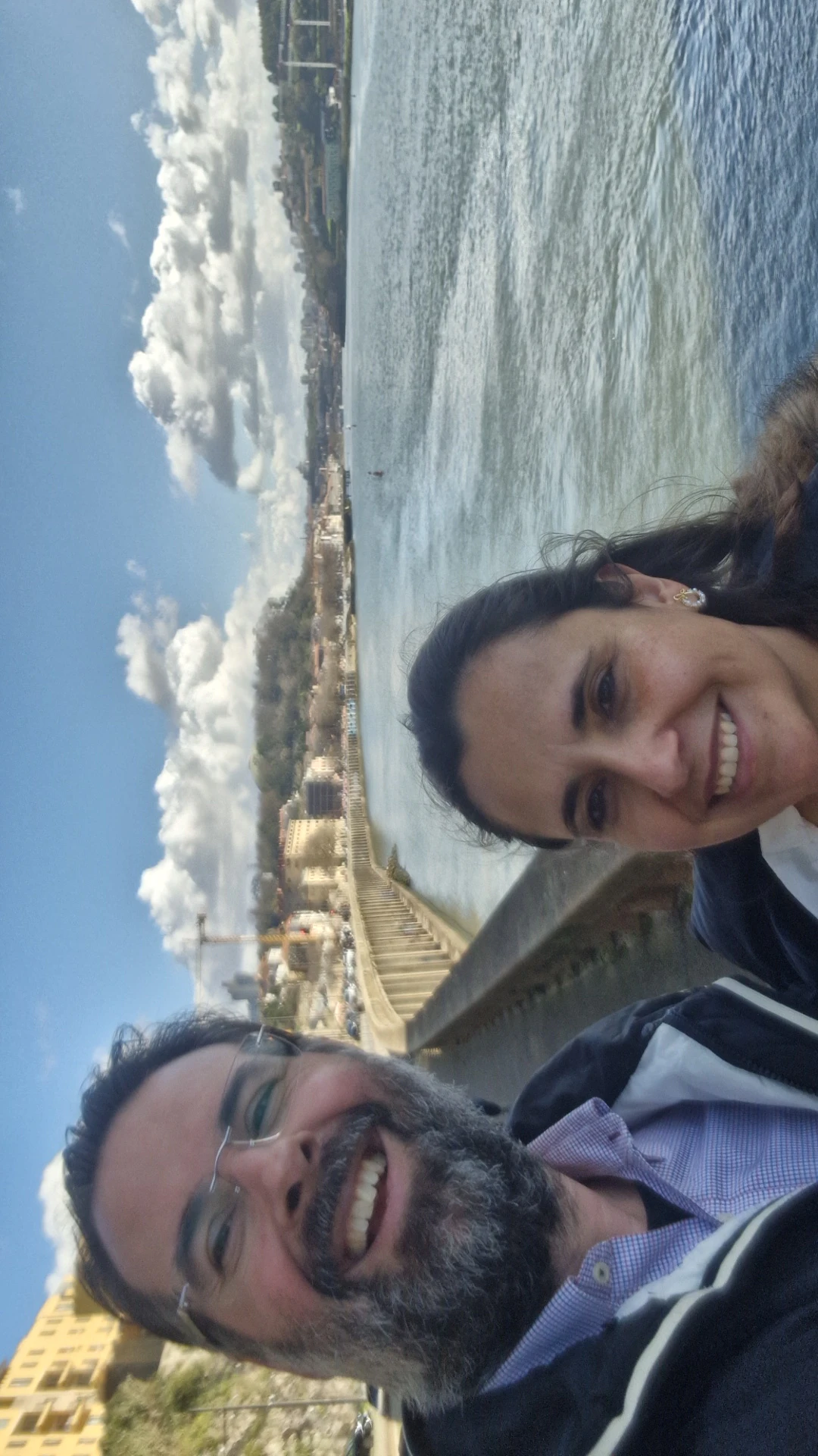 Jugador explorando Porto con Questo