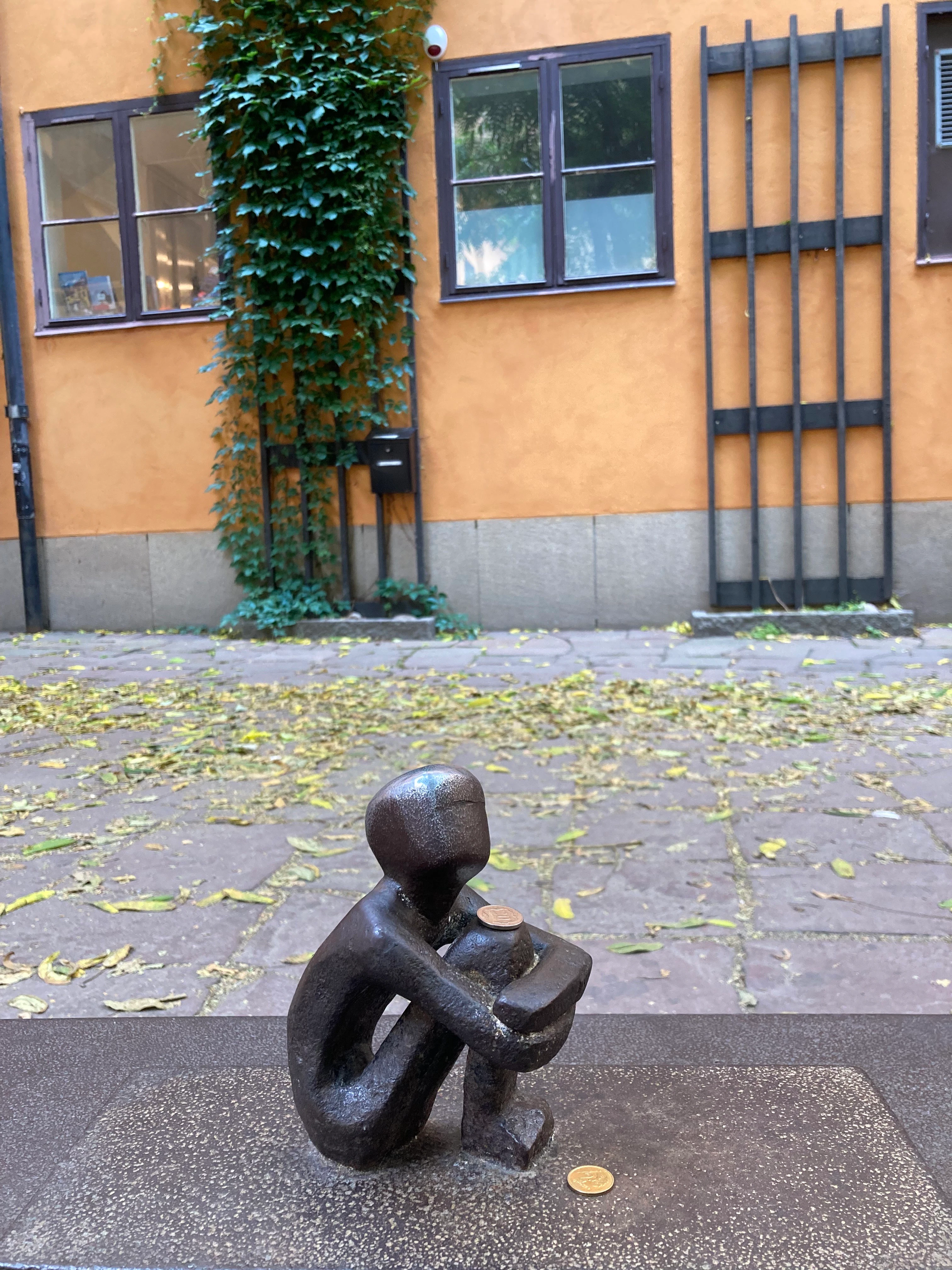 Spieler erkundet Stockholm mit Questo