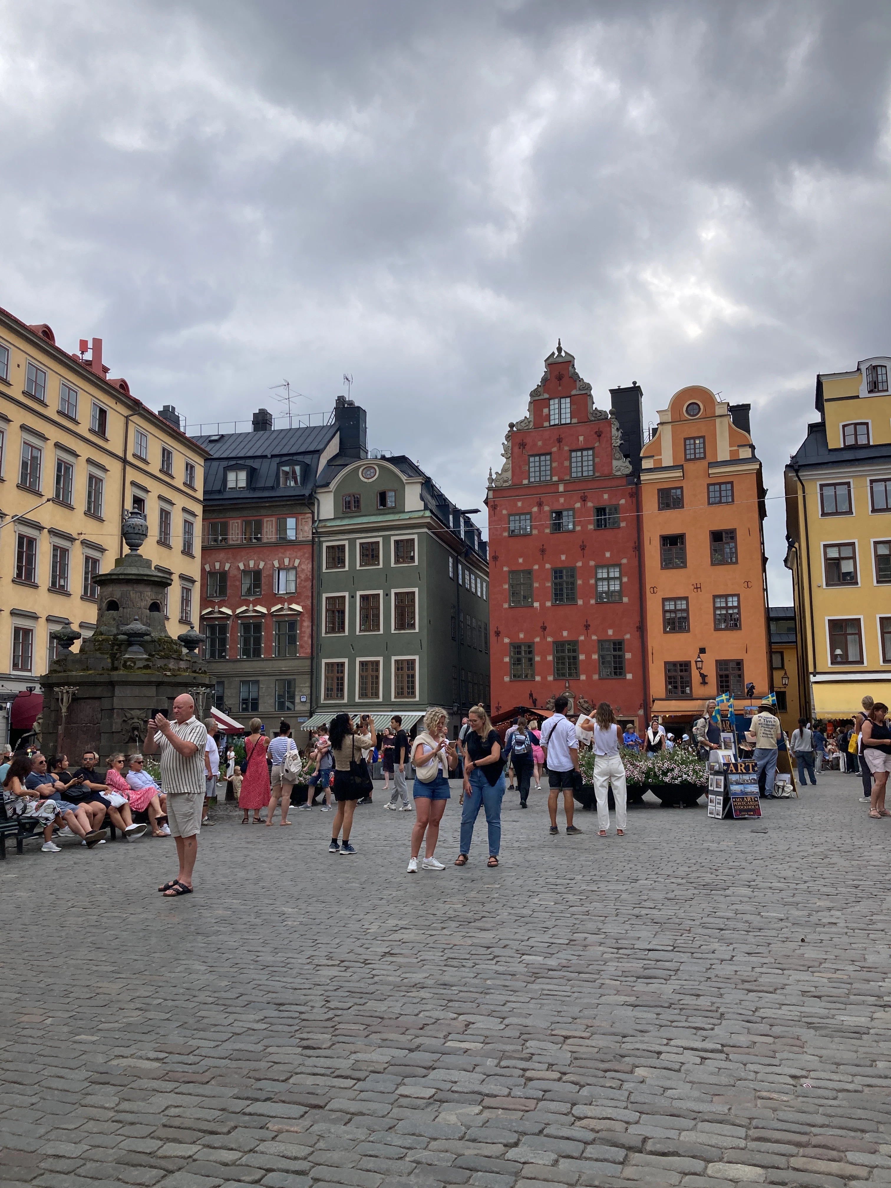 Spieler erkundet Stockholm mit Questo