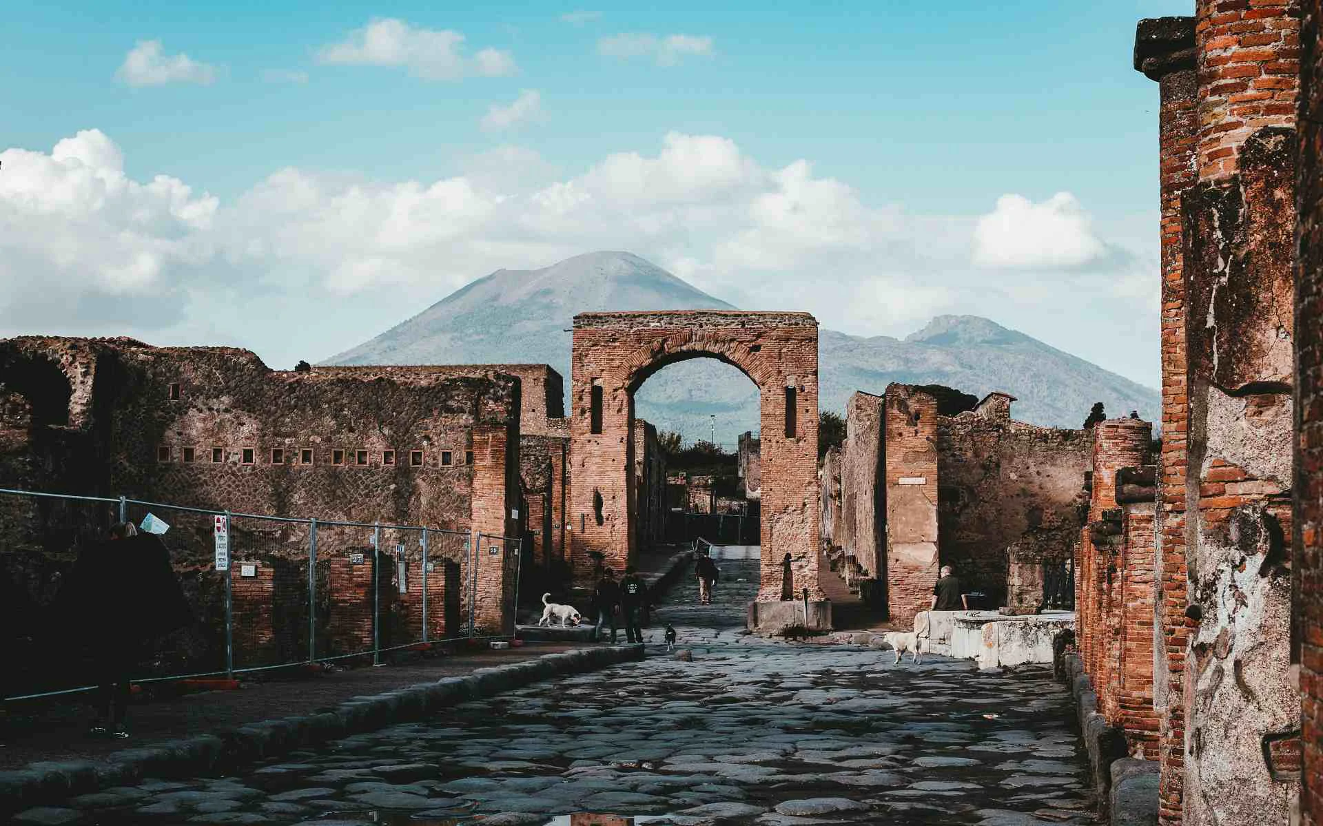Walking tours in Pompeii
