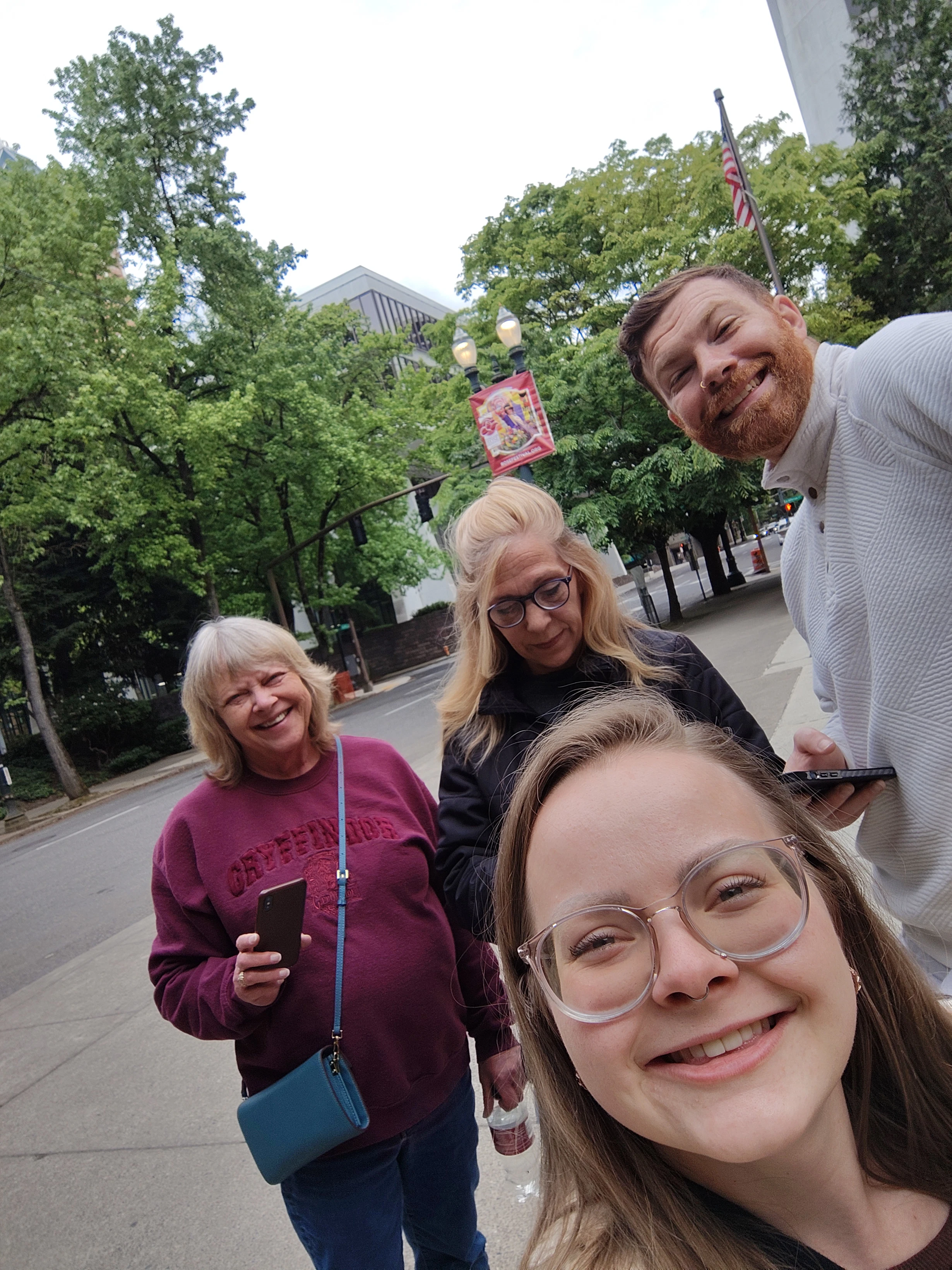 Spieler erkundet Portland, OR mit Questo