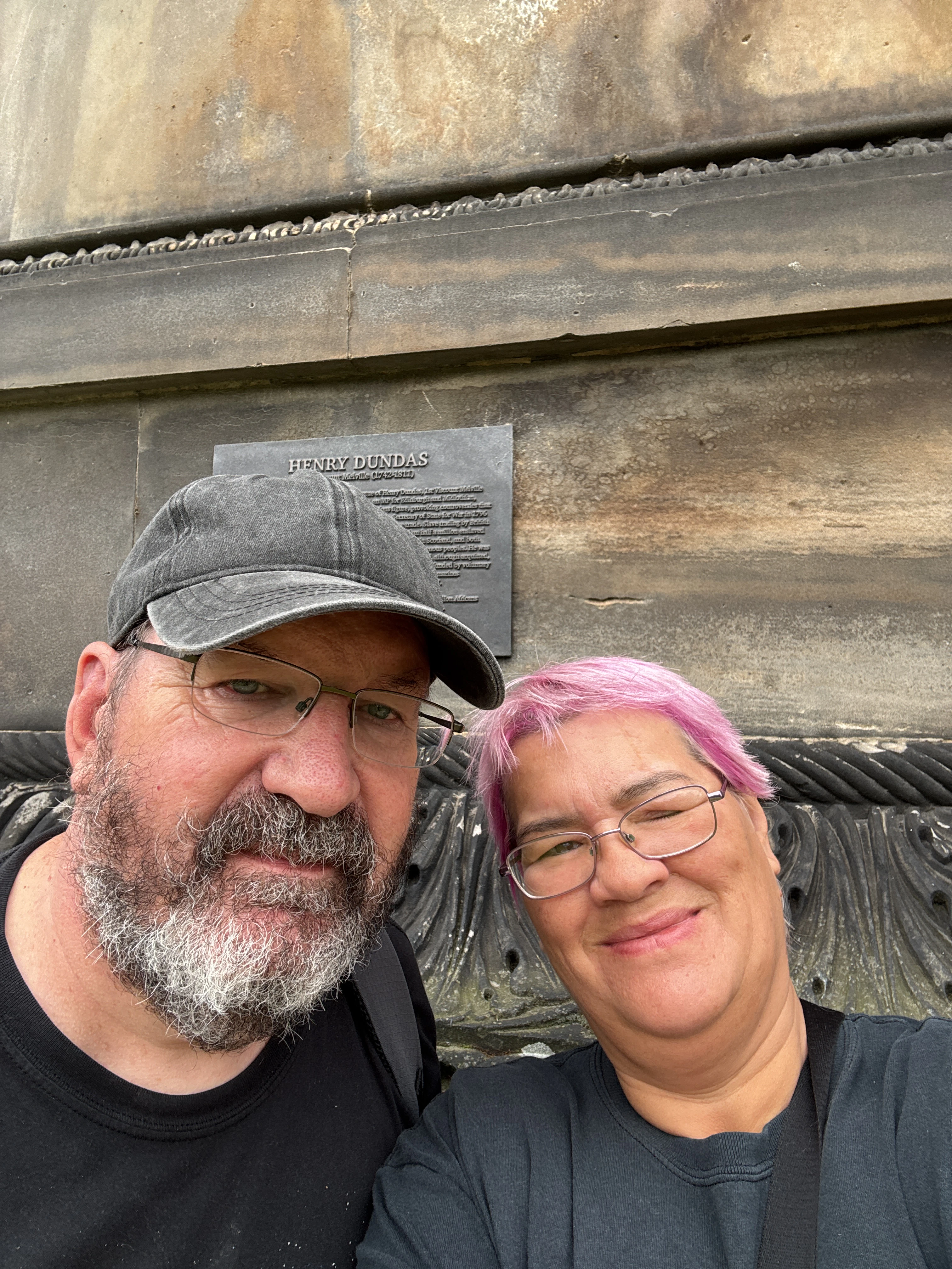 Giocatore esplora Edinburgh con Questo