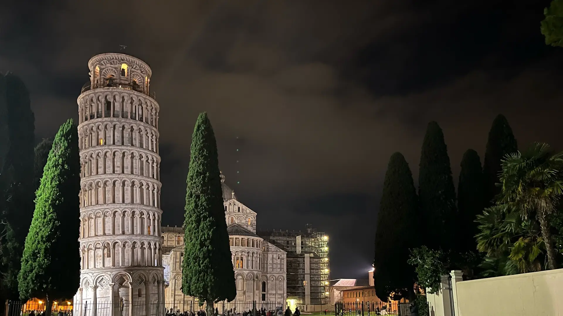 Romantic Walk in Pisa  image 1