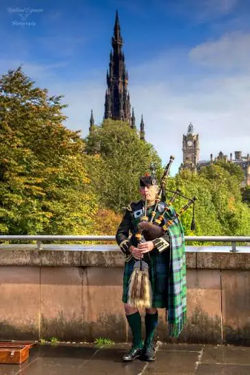 Edinburgh Literary Pub Tour - a self-guided fun tour. image 1