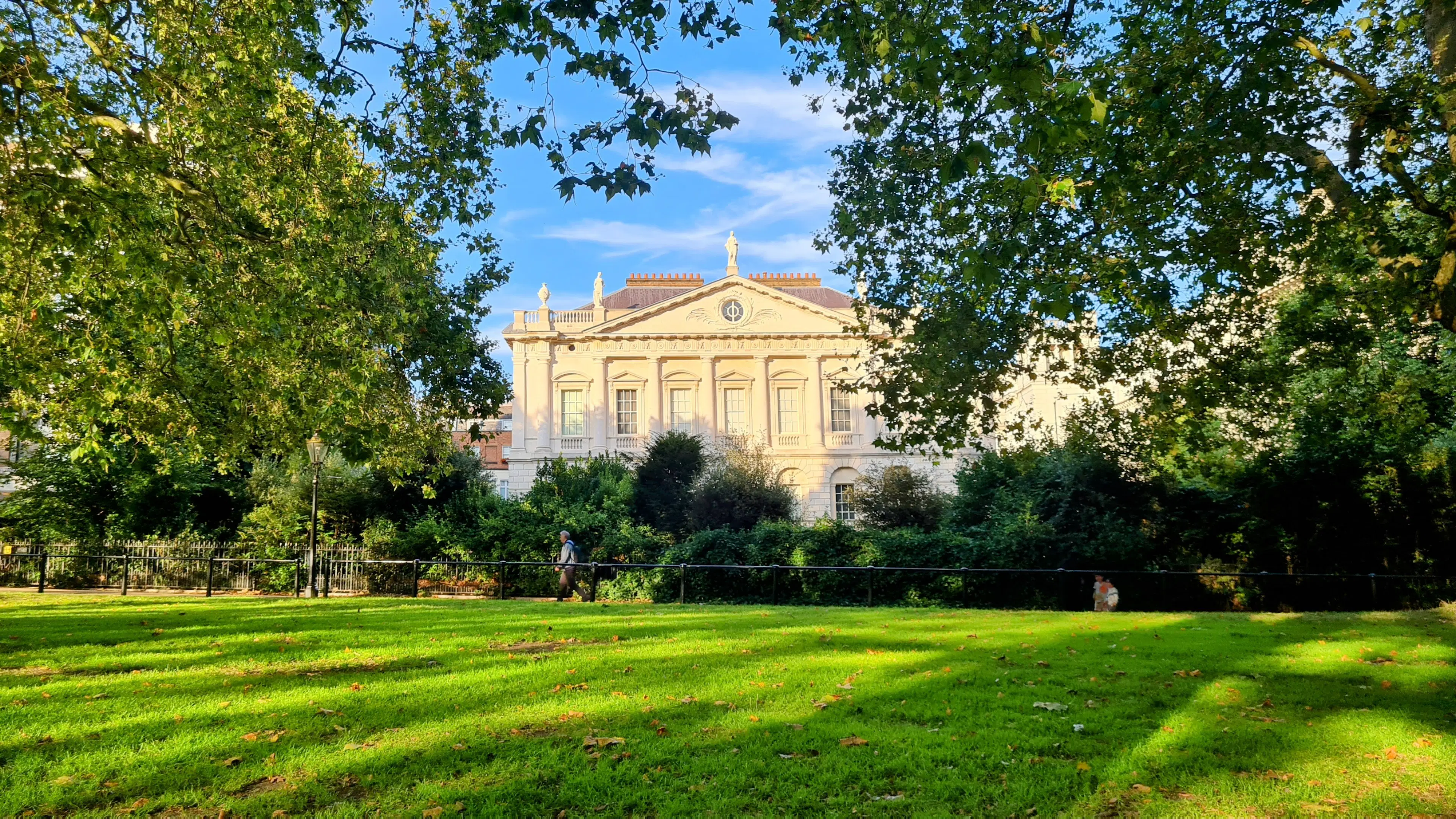 Gallant Green ParkHunt London: The Drained Battery image 1