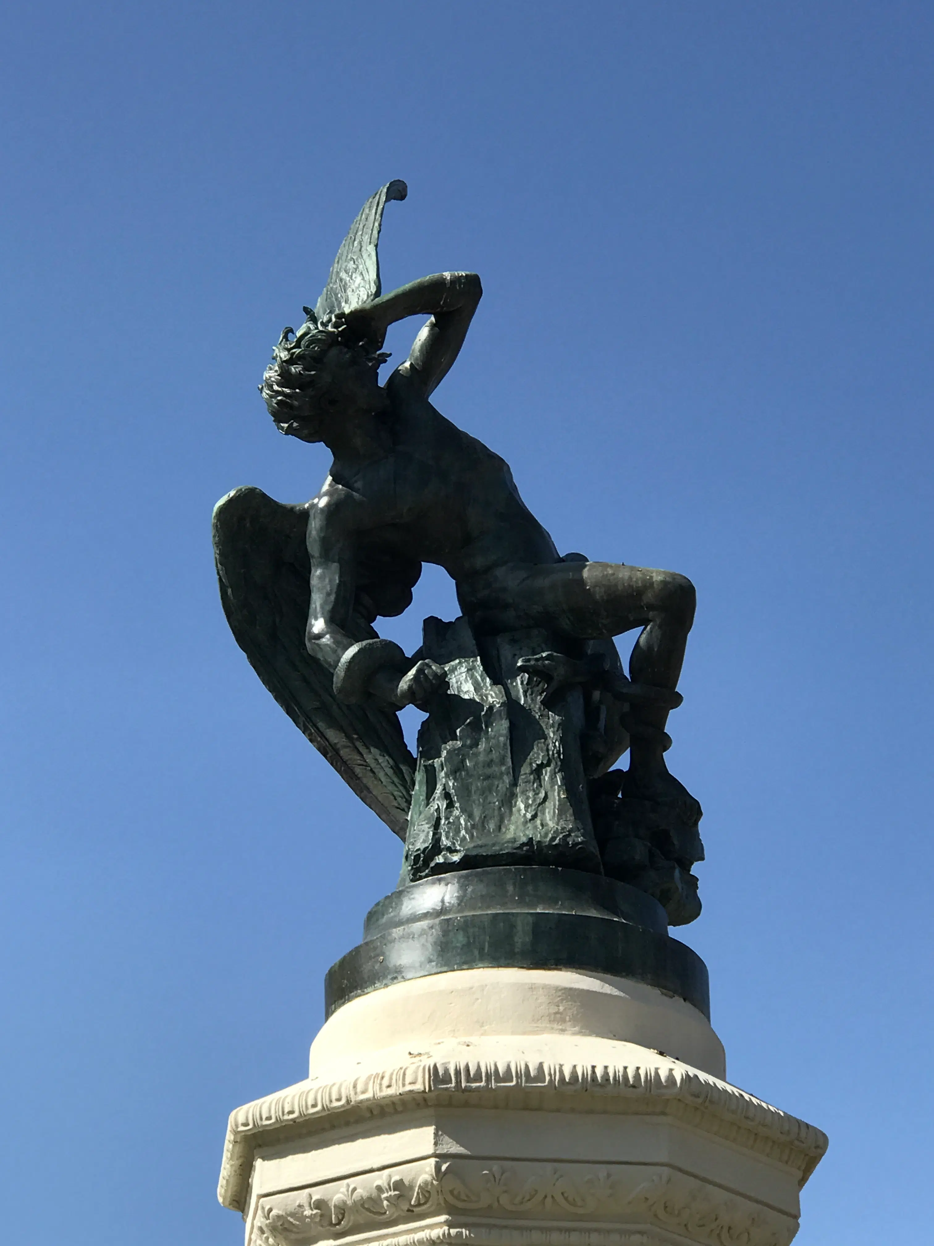 Whispers of El Retiro Park: Madrid's Hidden Secrets Scavenger Hunt image 1