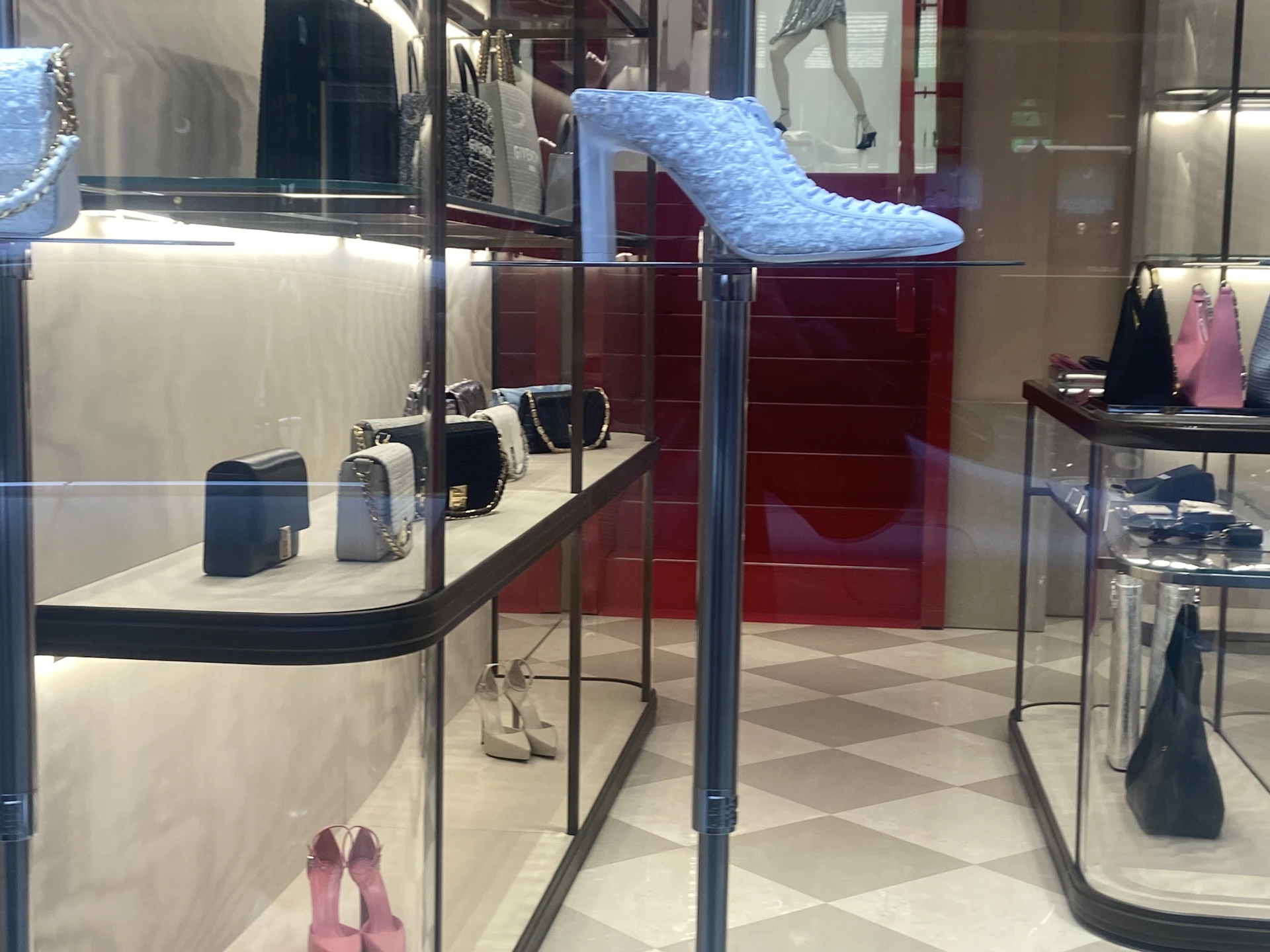 London for Fashionistas: A Stylish Quest in London's Most Fashionable Streets