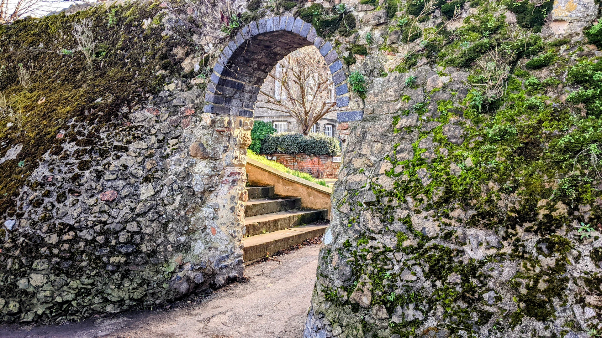 Historic Colchester: The Roman Visitor Walking Tour & Escape Game