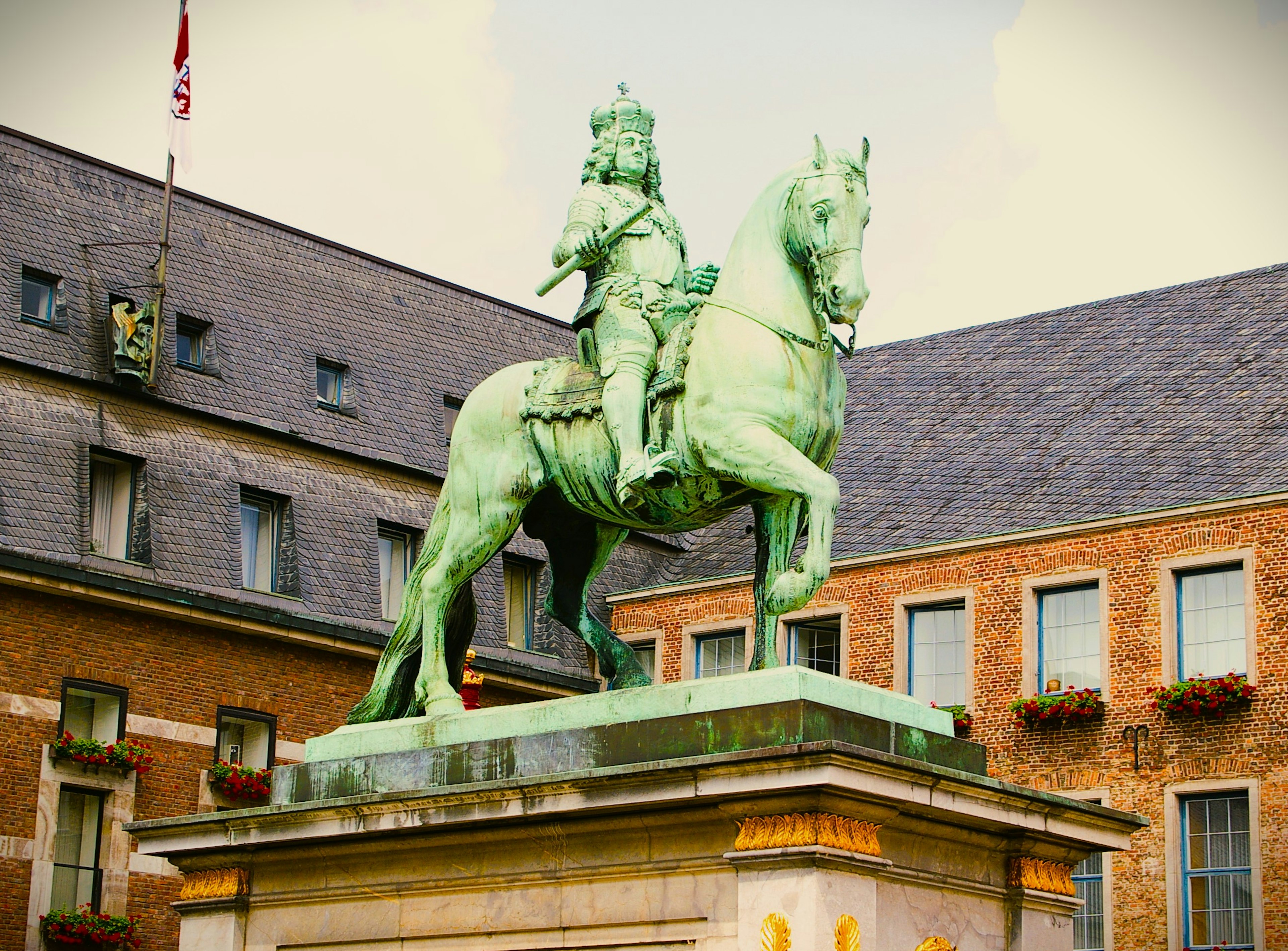 The Ghost of Düsseldorf’s Old Town: Walking Tour & Escape Game