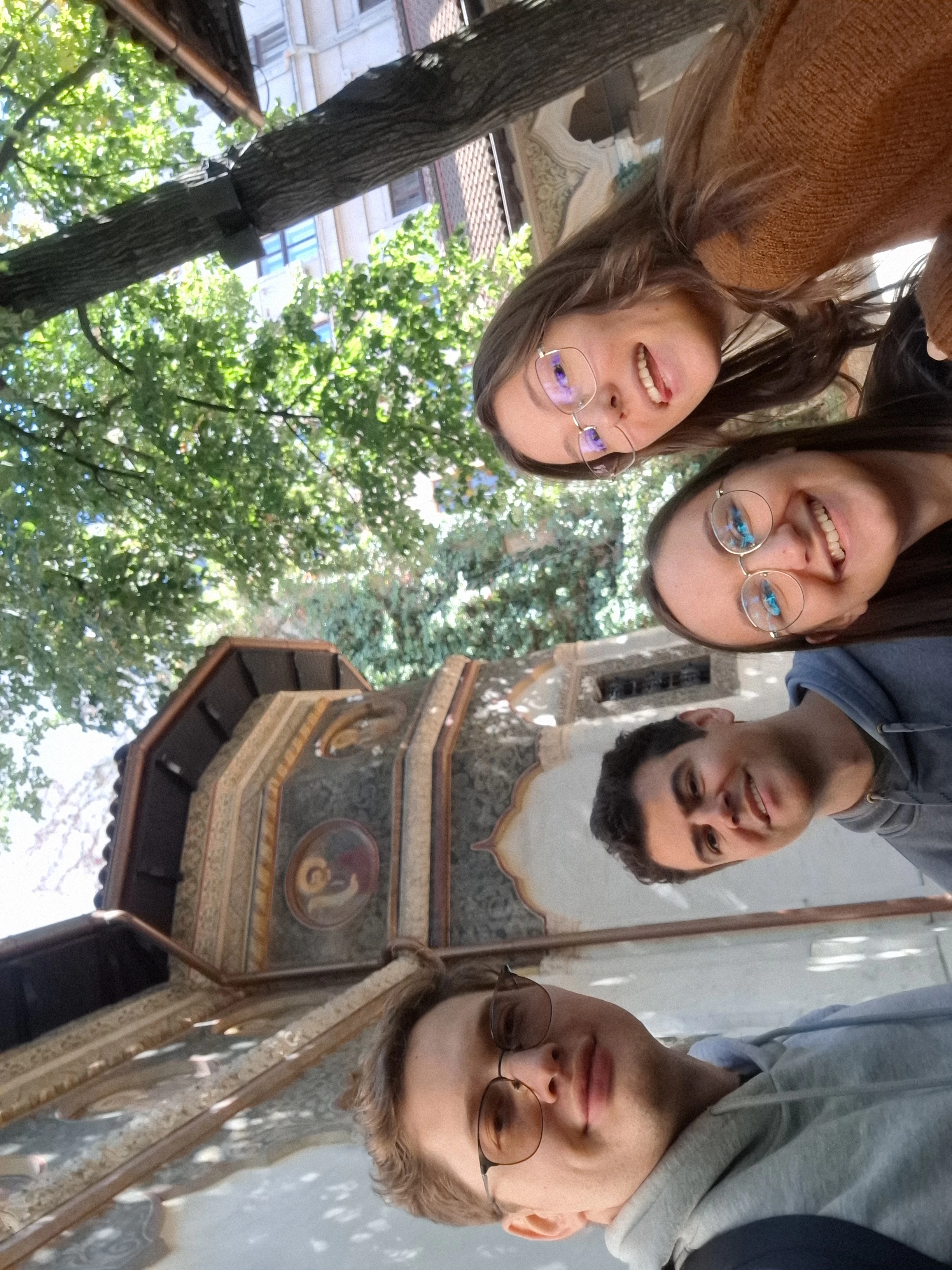 Joueur explorant Bucharest avec Questo