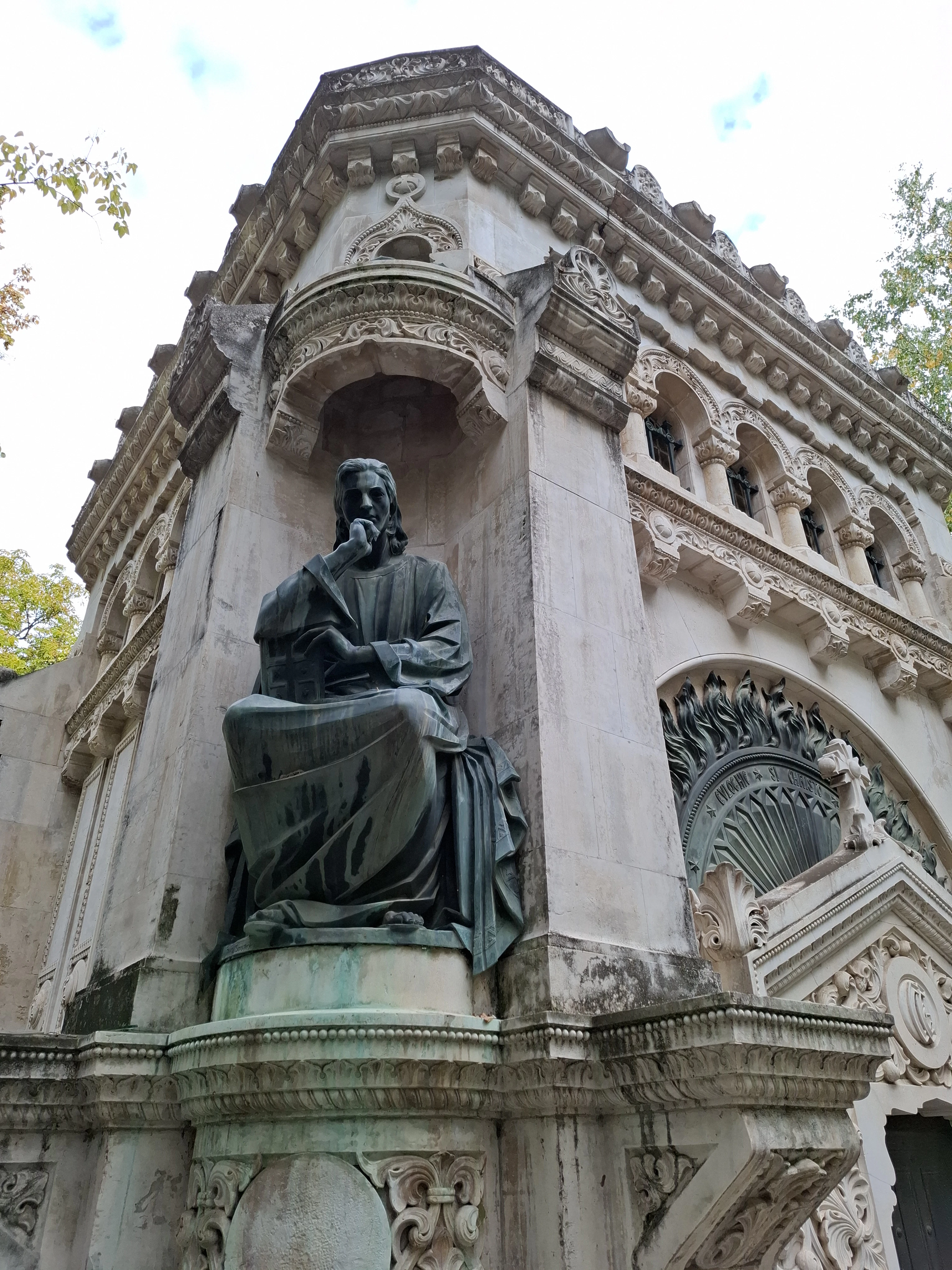 Joueur explorant Bucharest avec Questo