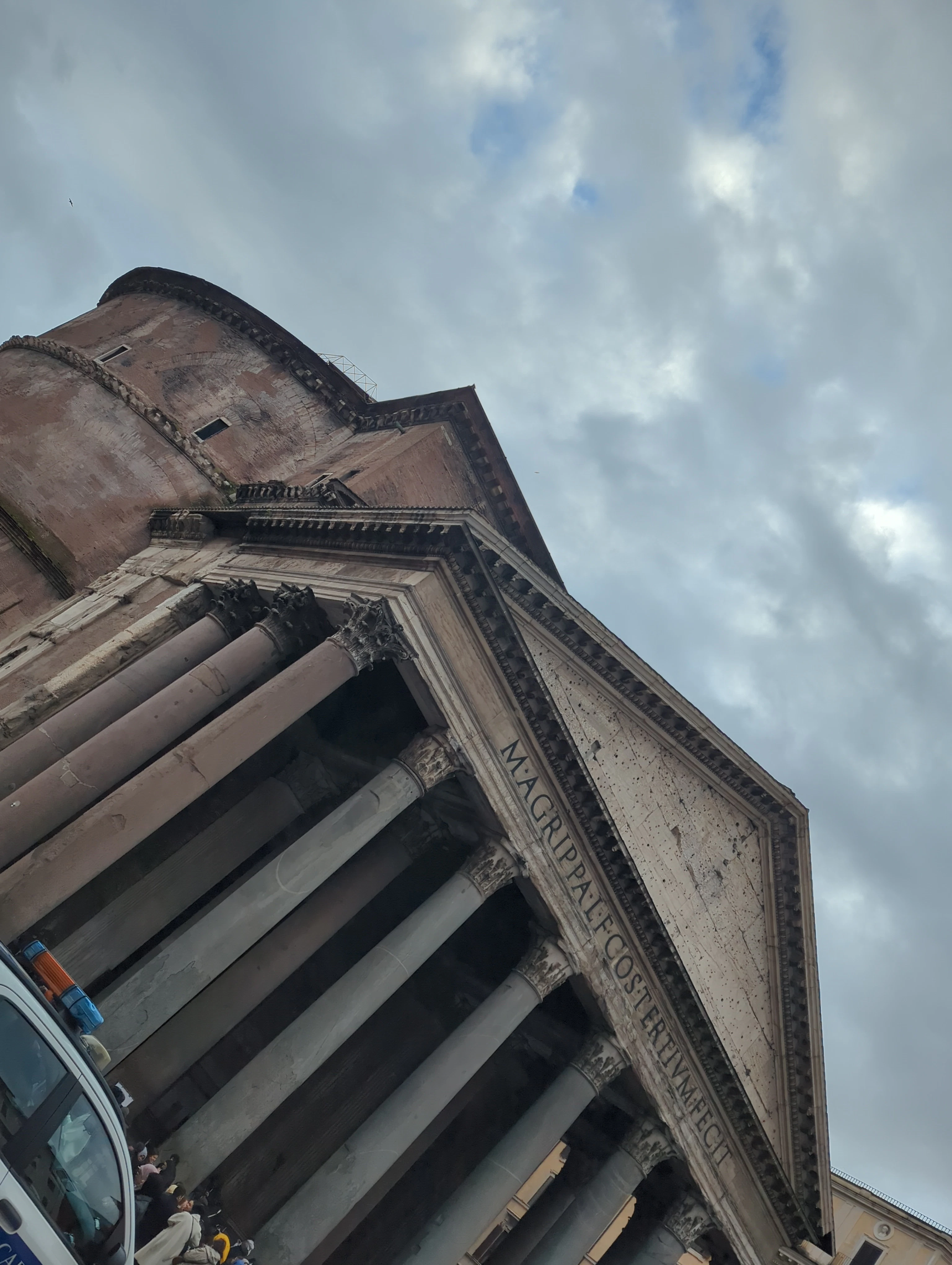 Player exploring Rome with Questo