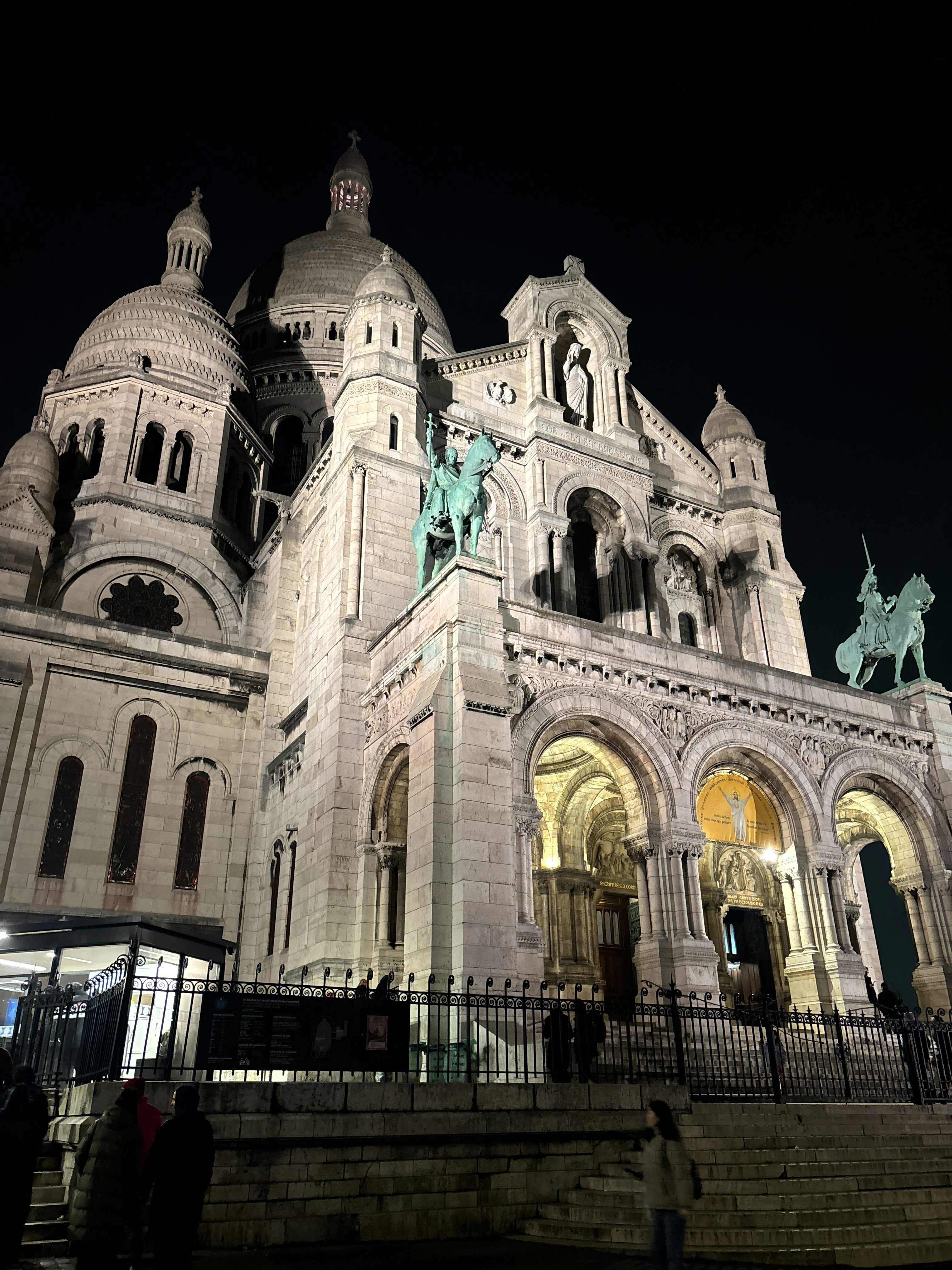 Player photo from Romantic Montmartre: Lost Lovers Paris