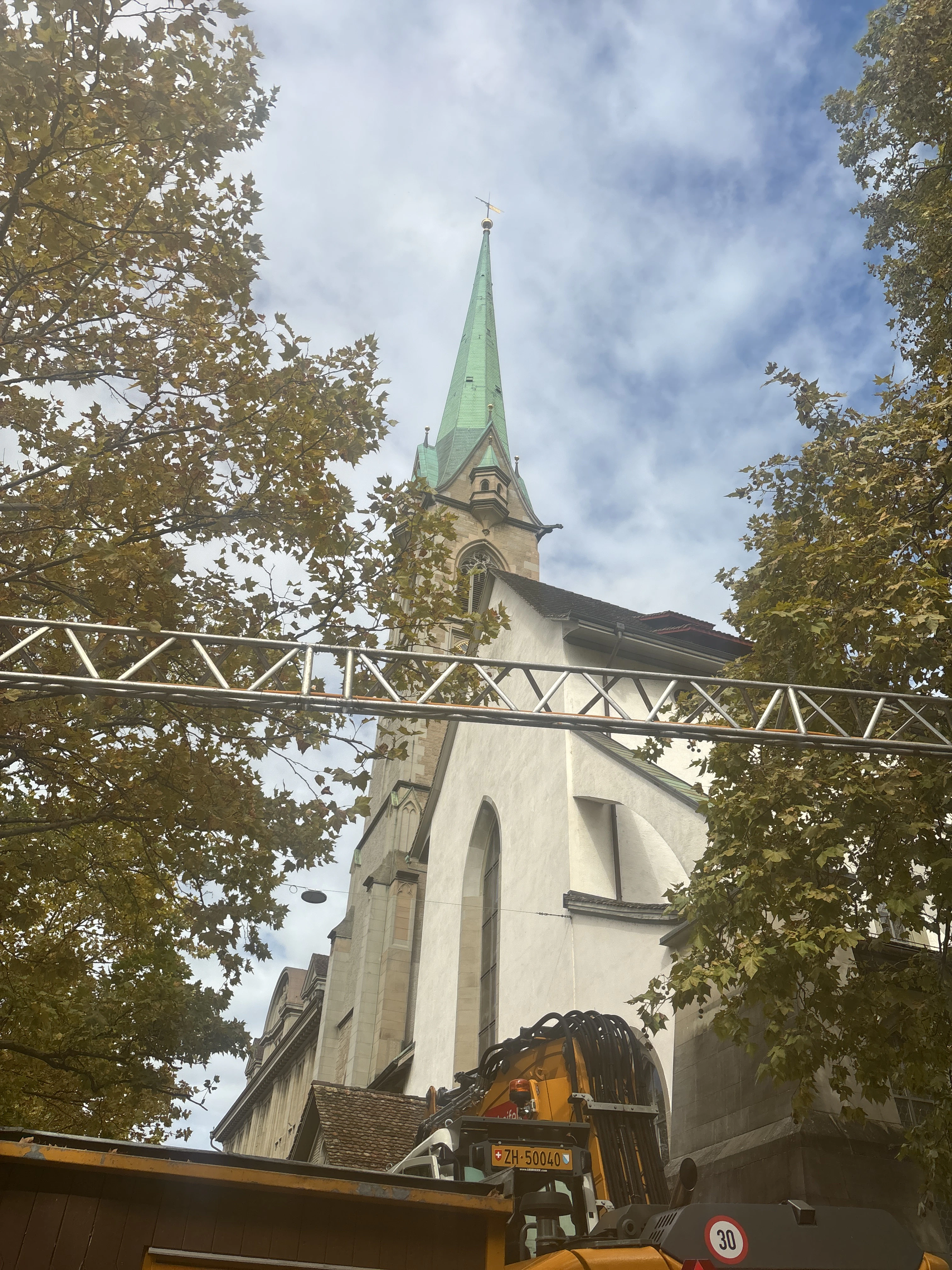 Player exploring Zürich with Questo