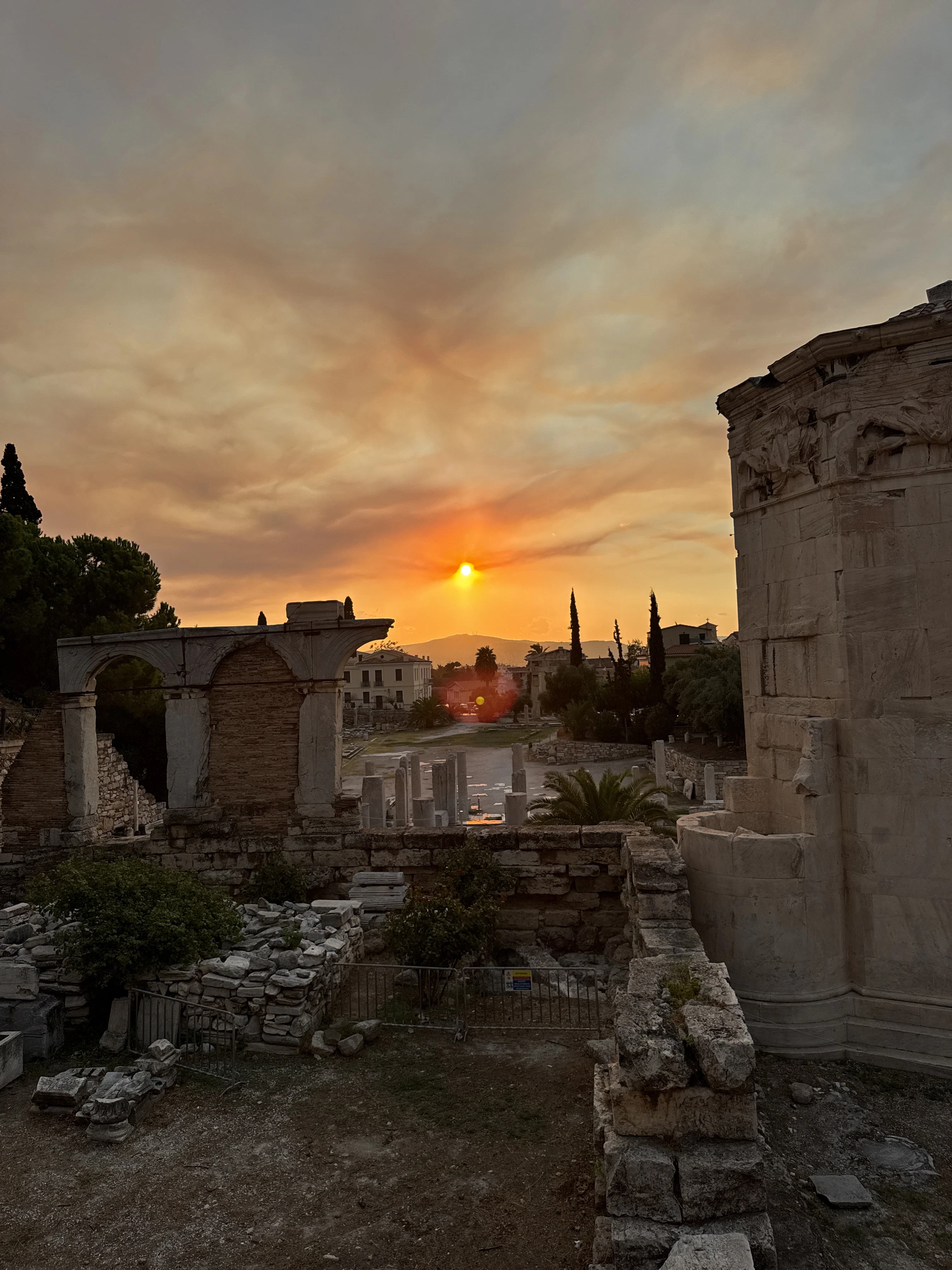 Giocatore esplora Athens con Questo