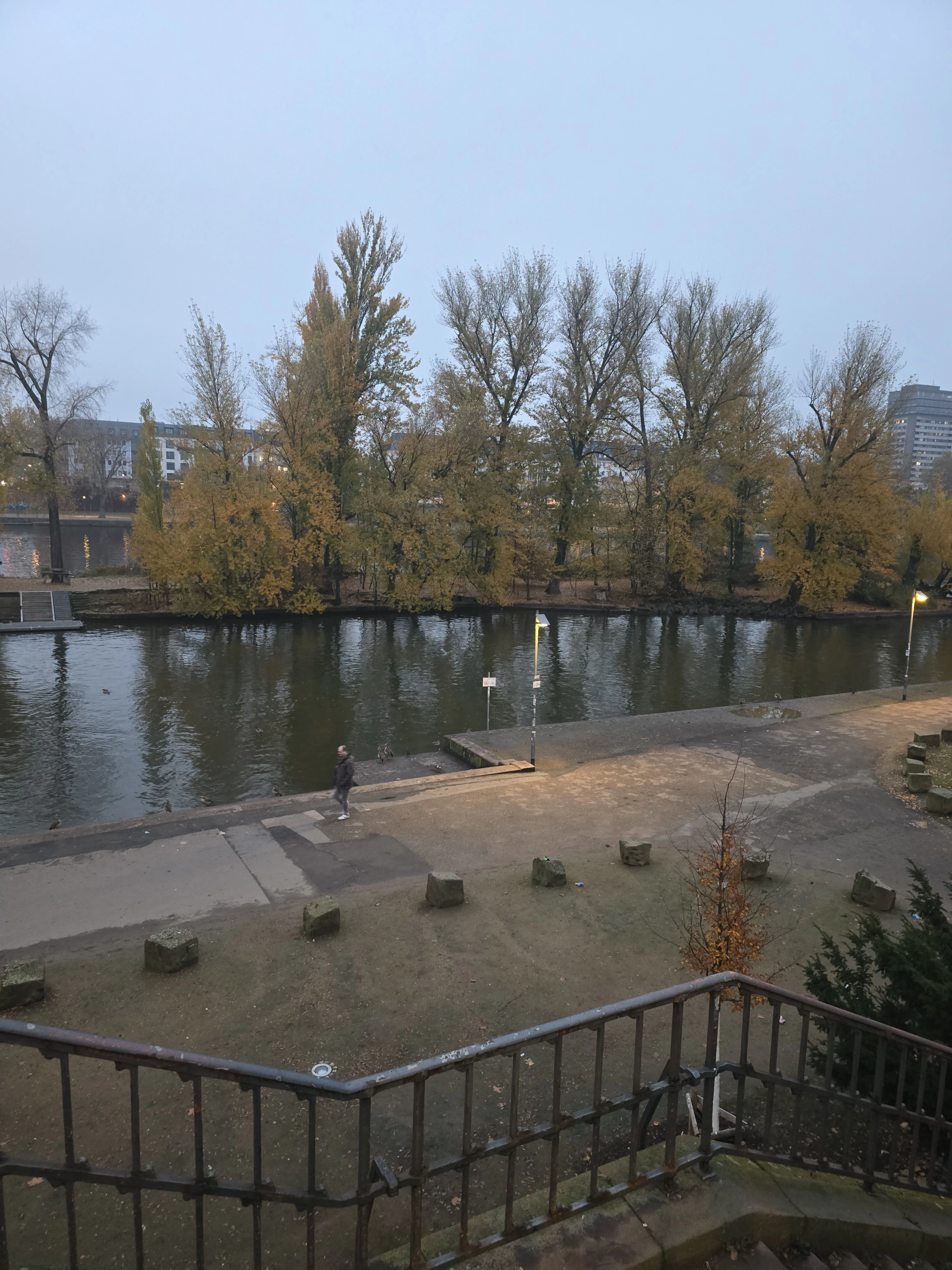 Player exploring Frankfurt with Questo