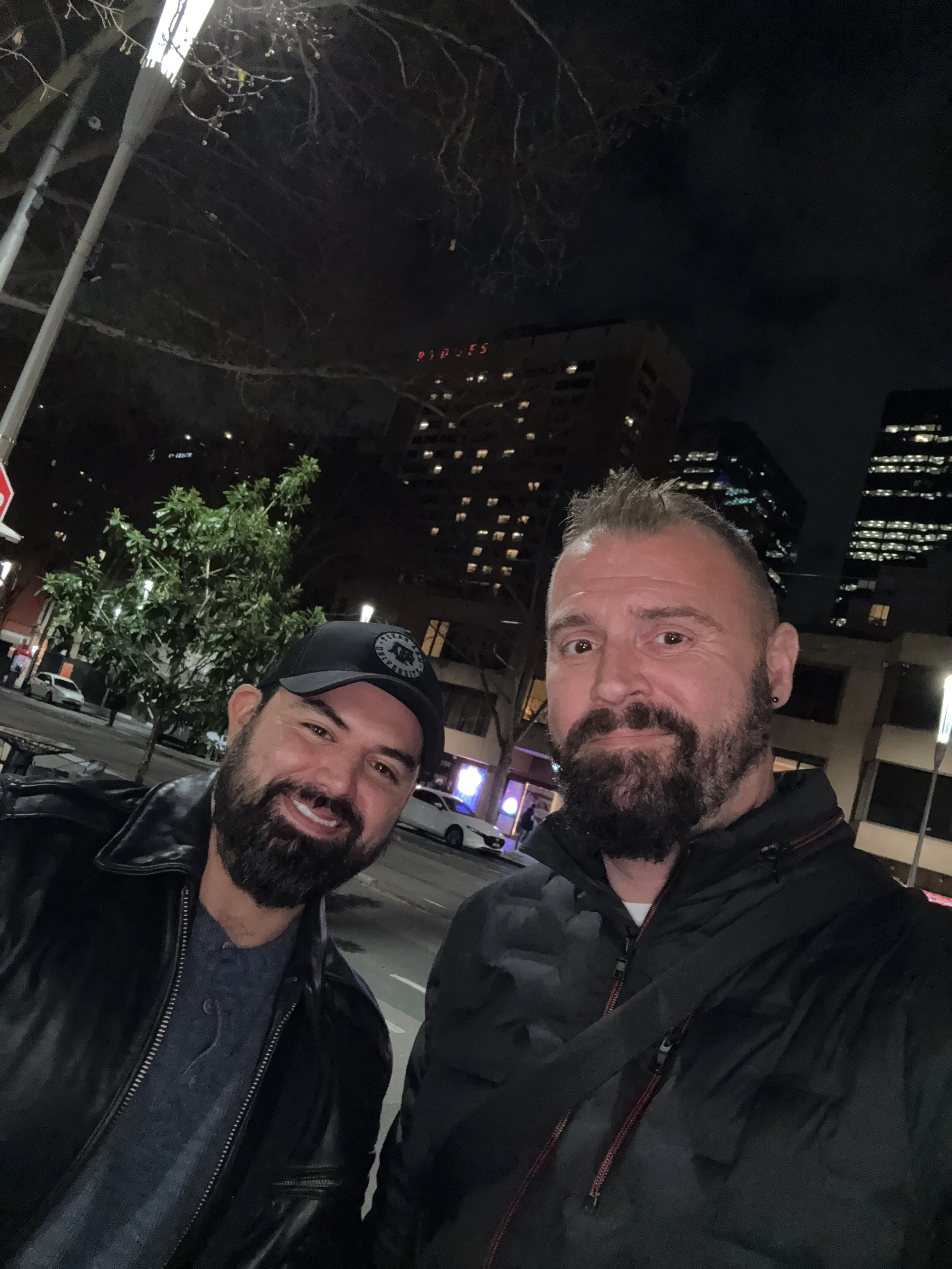 Gracz odkrywa Melbourne z Questo