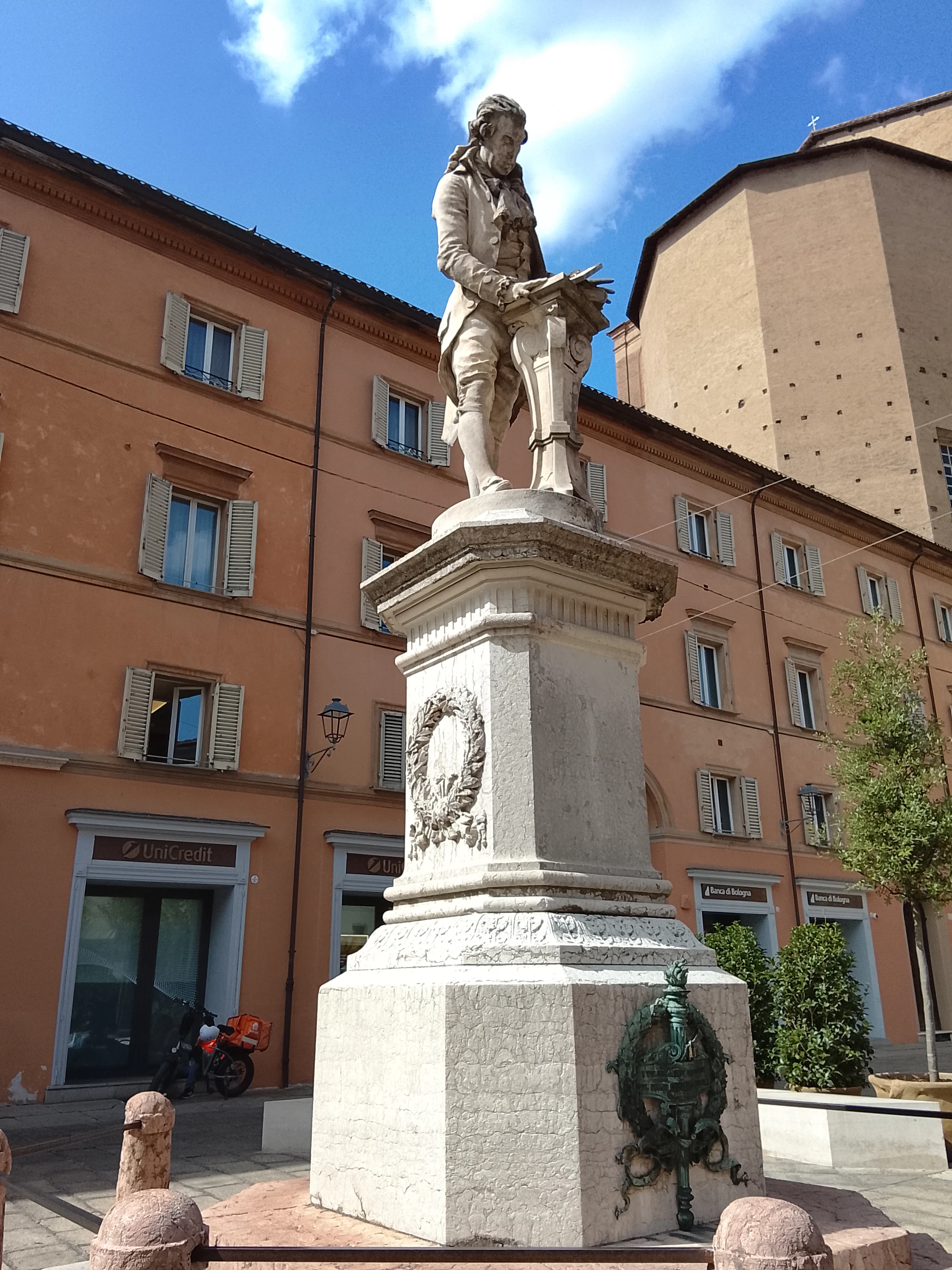 Player exploring Bologna with Questo