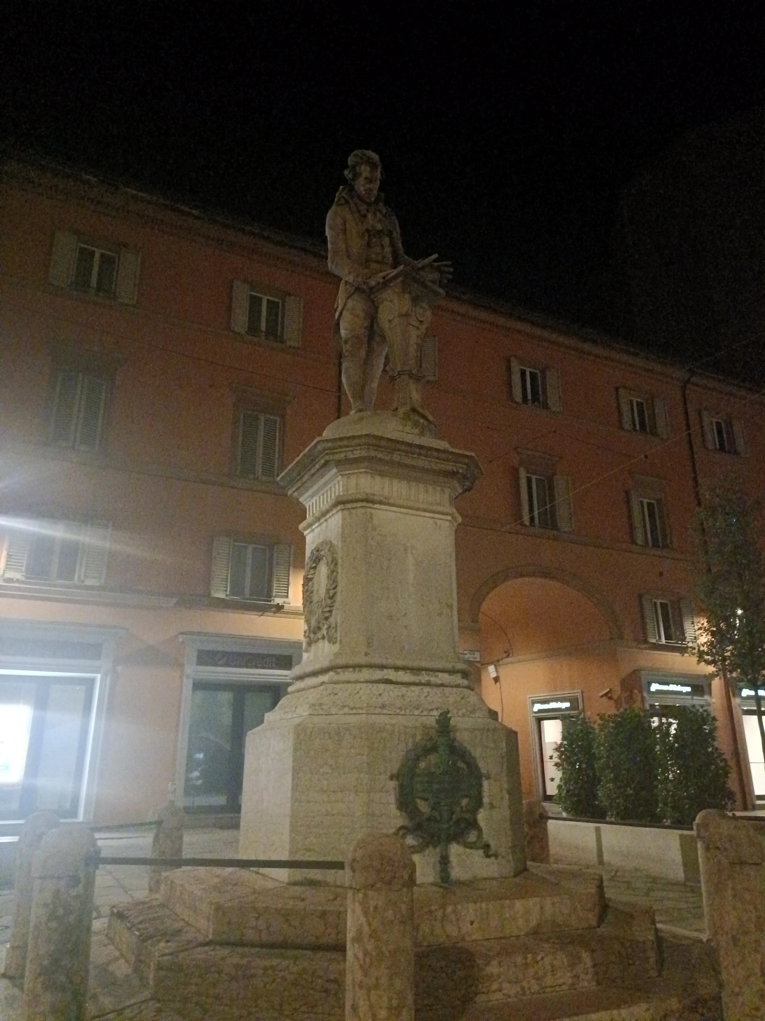 Player exploring Bologna with Questo