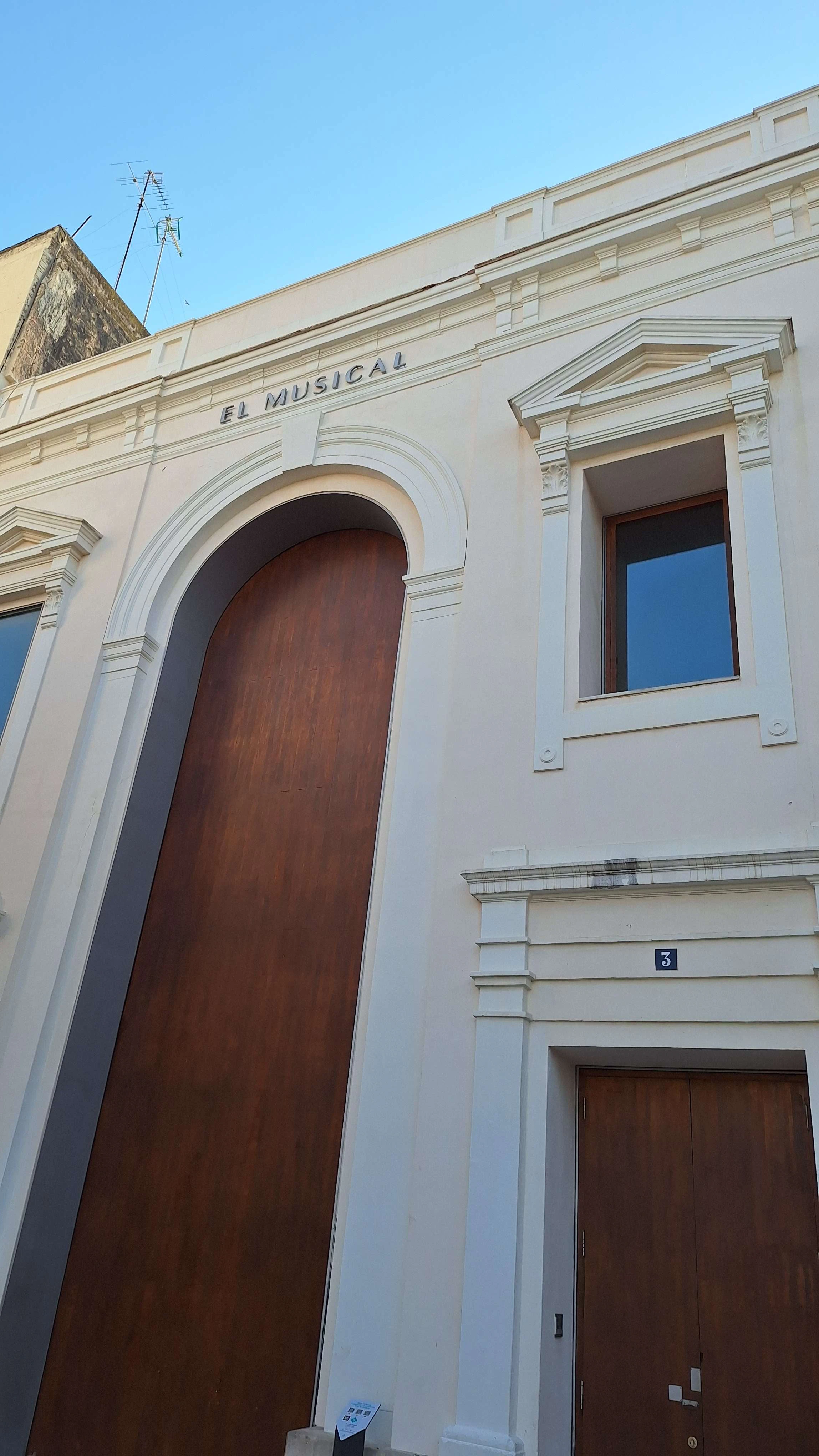 Player photo from Valencia - Secrets of El Cabañal walking tour in Valencia