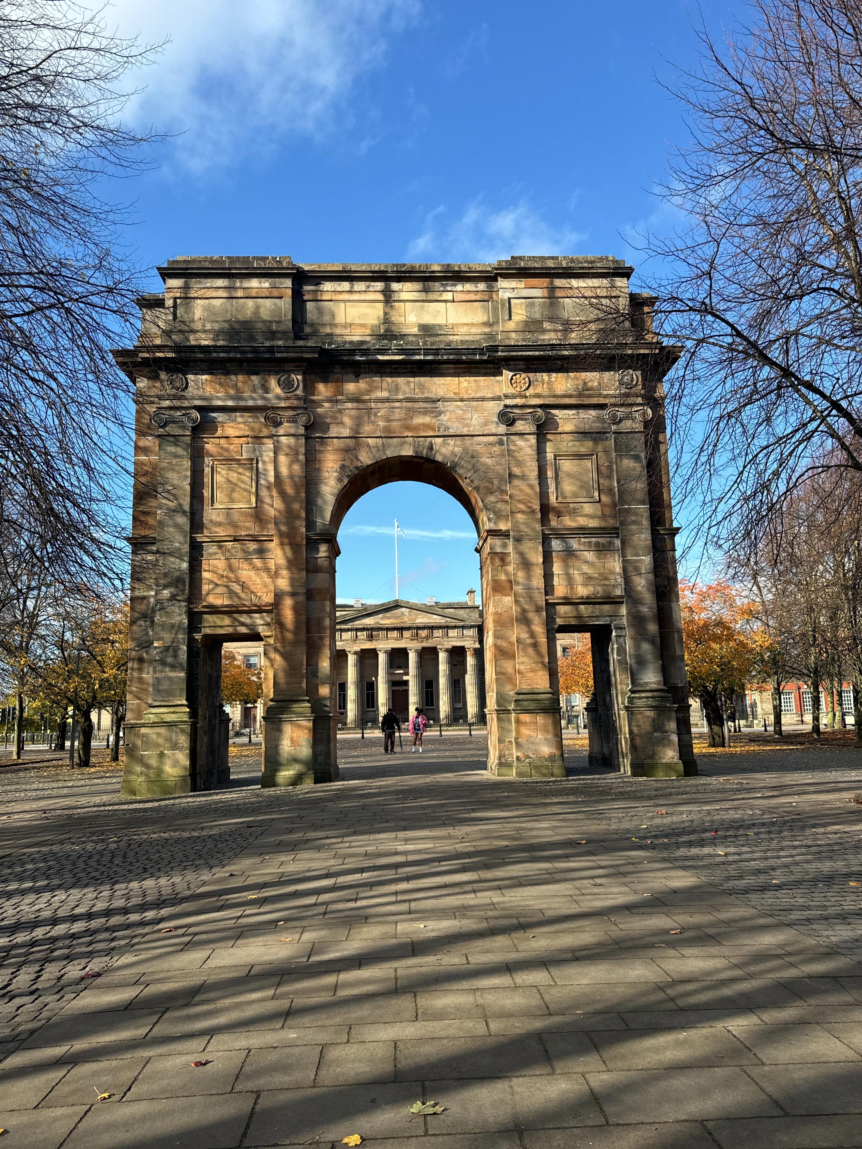 Player exploring Glasgow with Questo