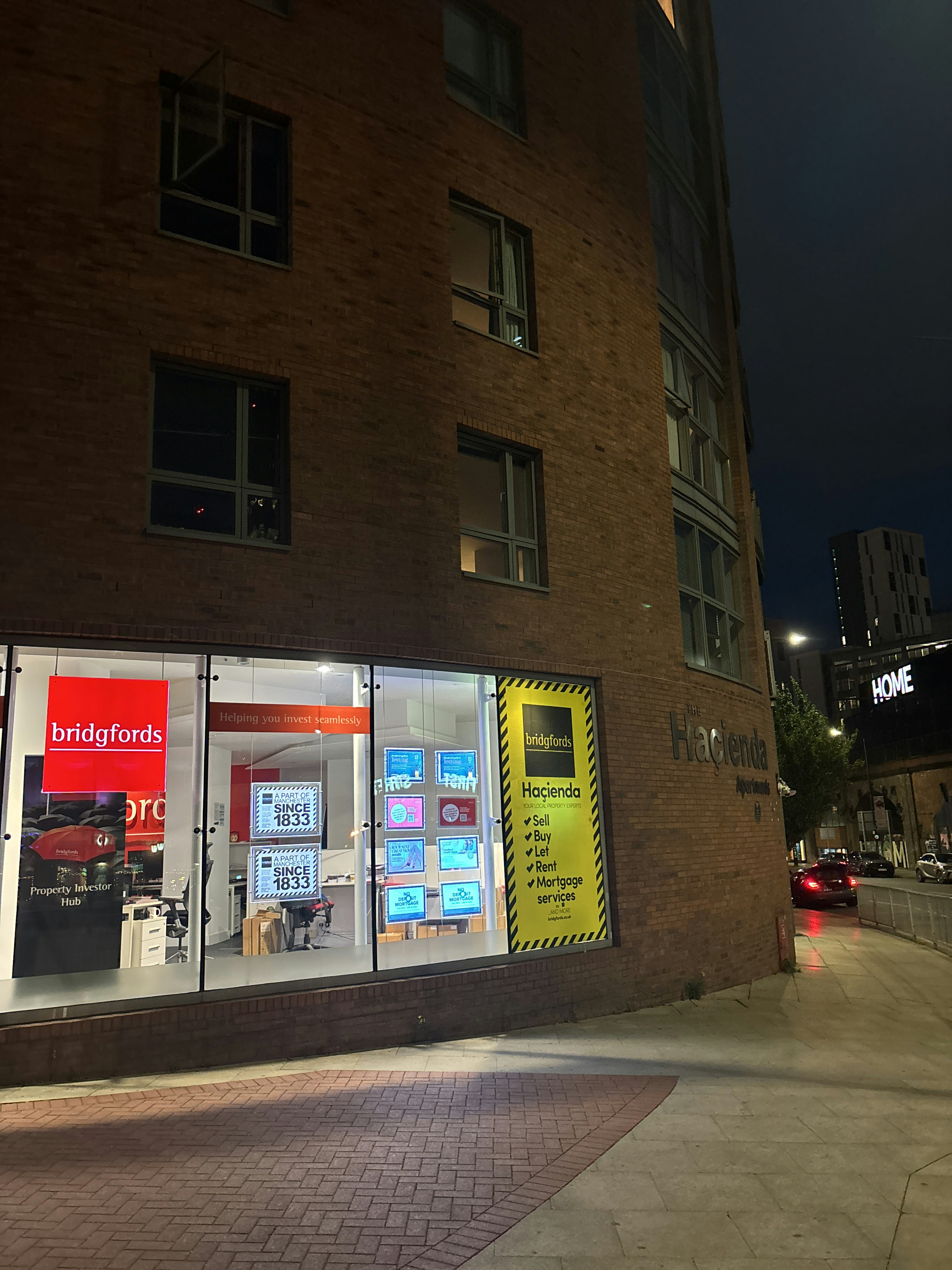 Player photo from Manchester Music: 80's & 90's Musical Tour walking tour in Manchester, UK