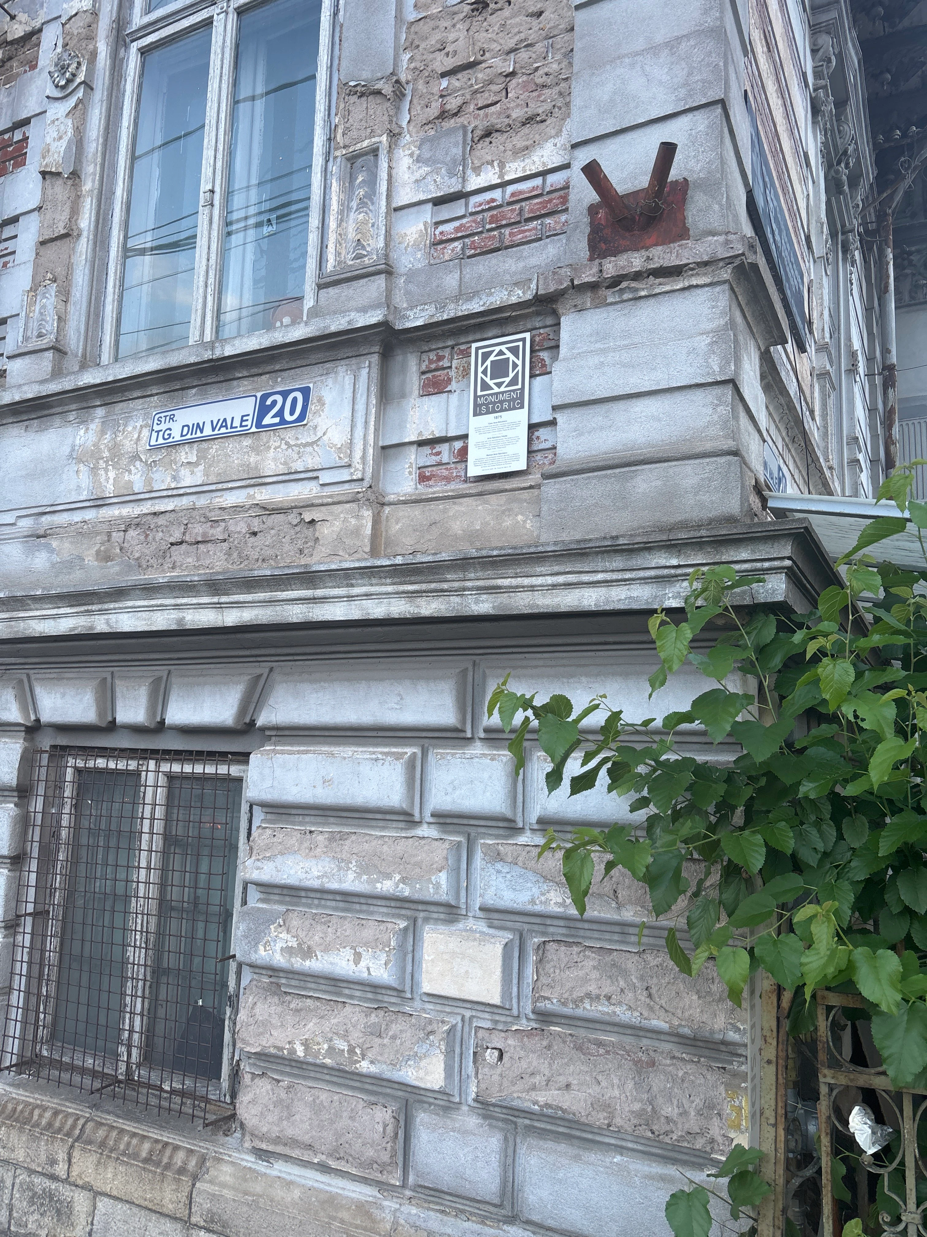 Player photo from Murder in Pitesti: The Story of the Headless Bride walking tour in Pitești