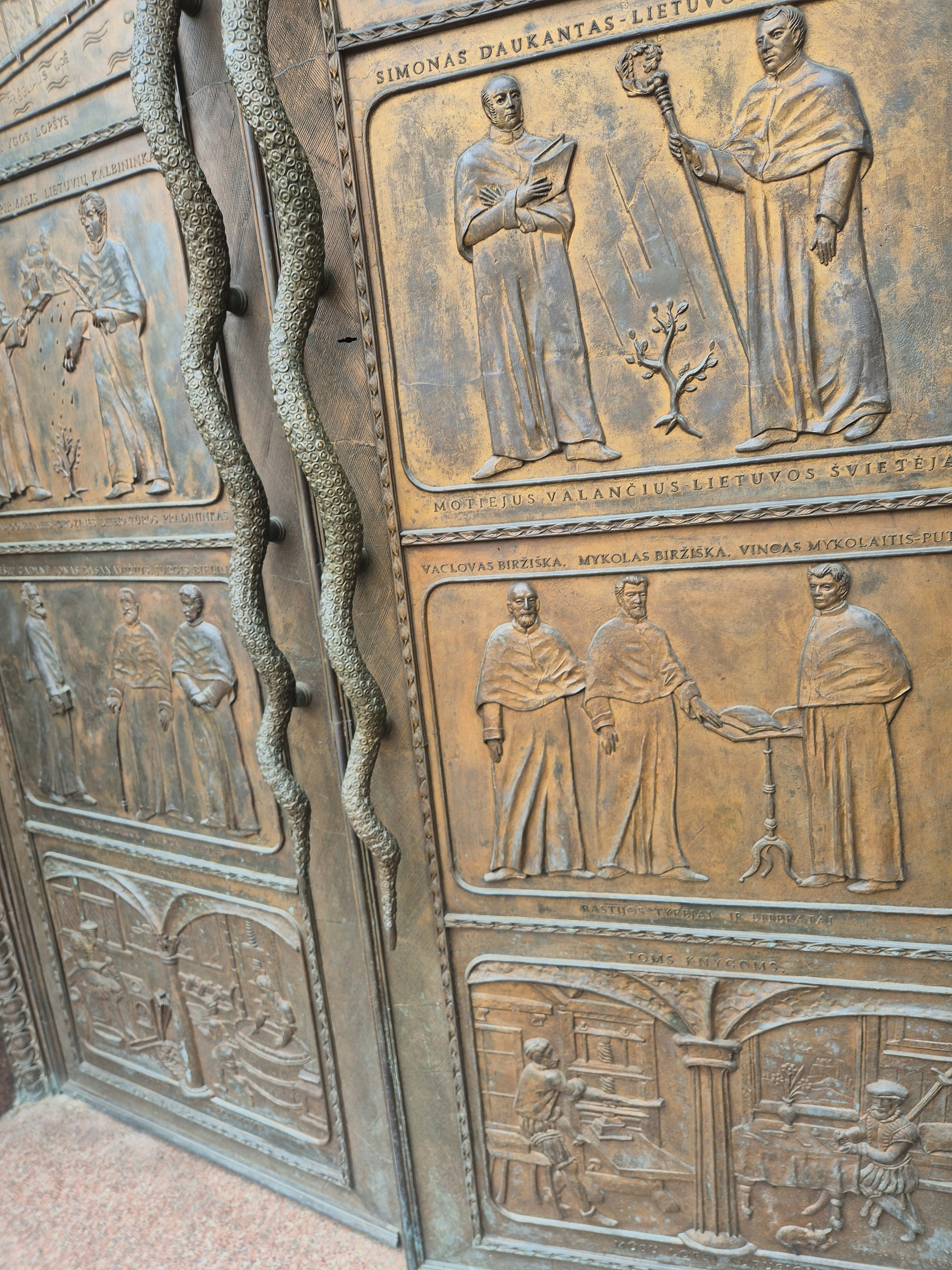 Player photo from Vilnius Highlights: Explore the City