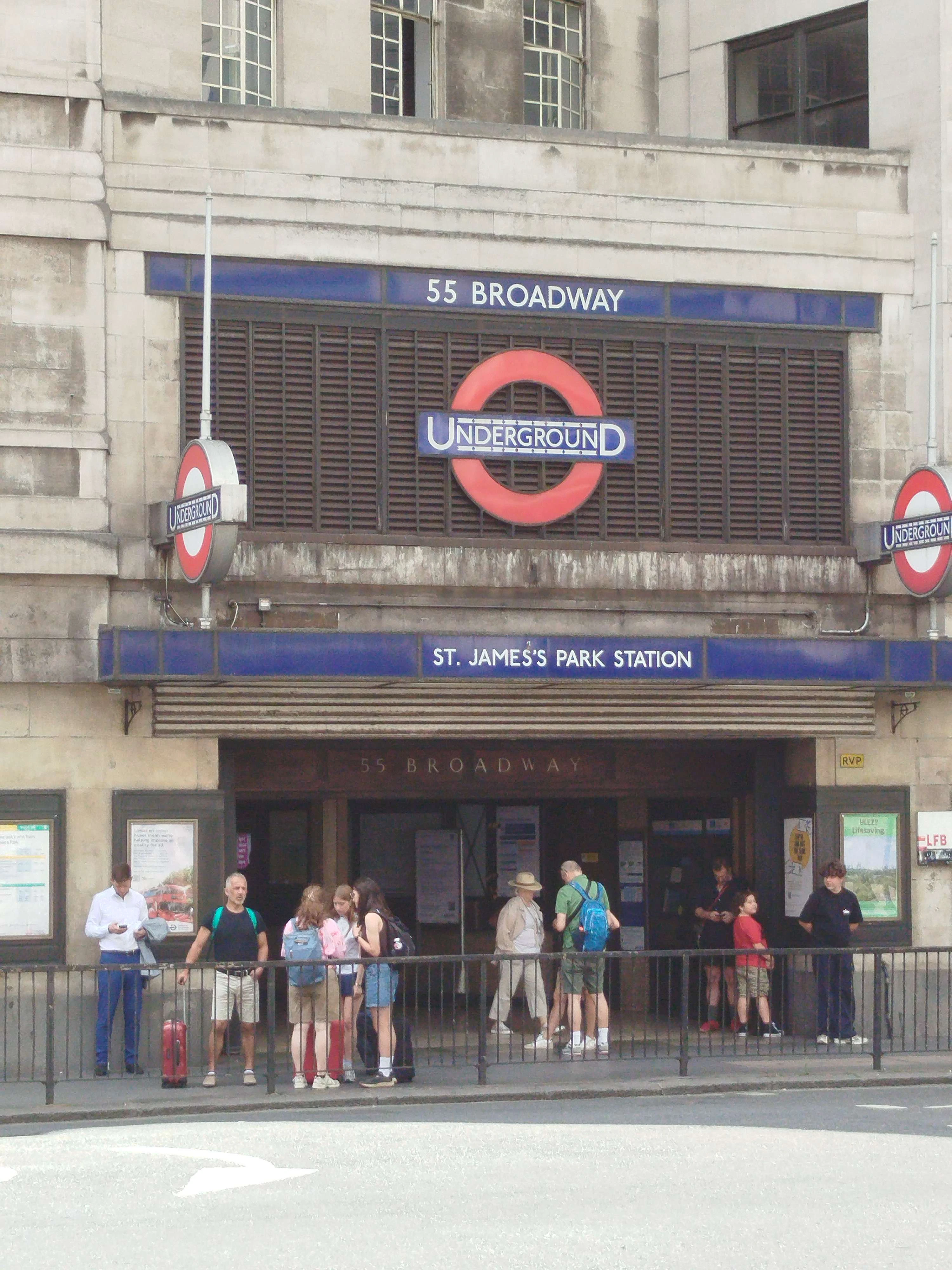 Player photo from Stunning St James's ParkHunt London: The Elusive Crossing walking tour in London