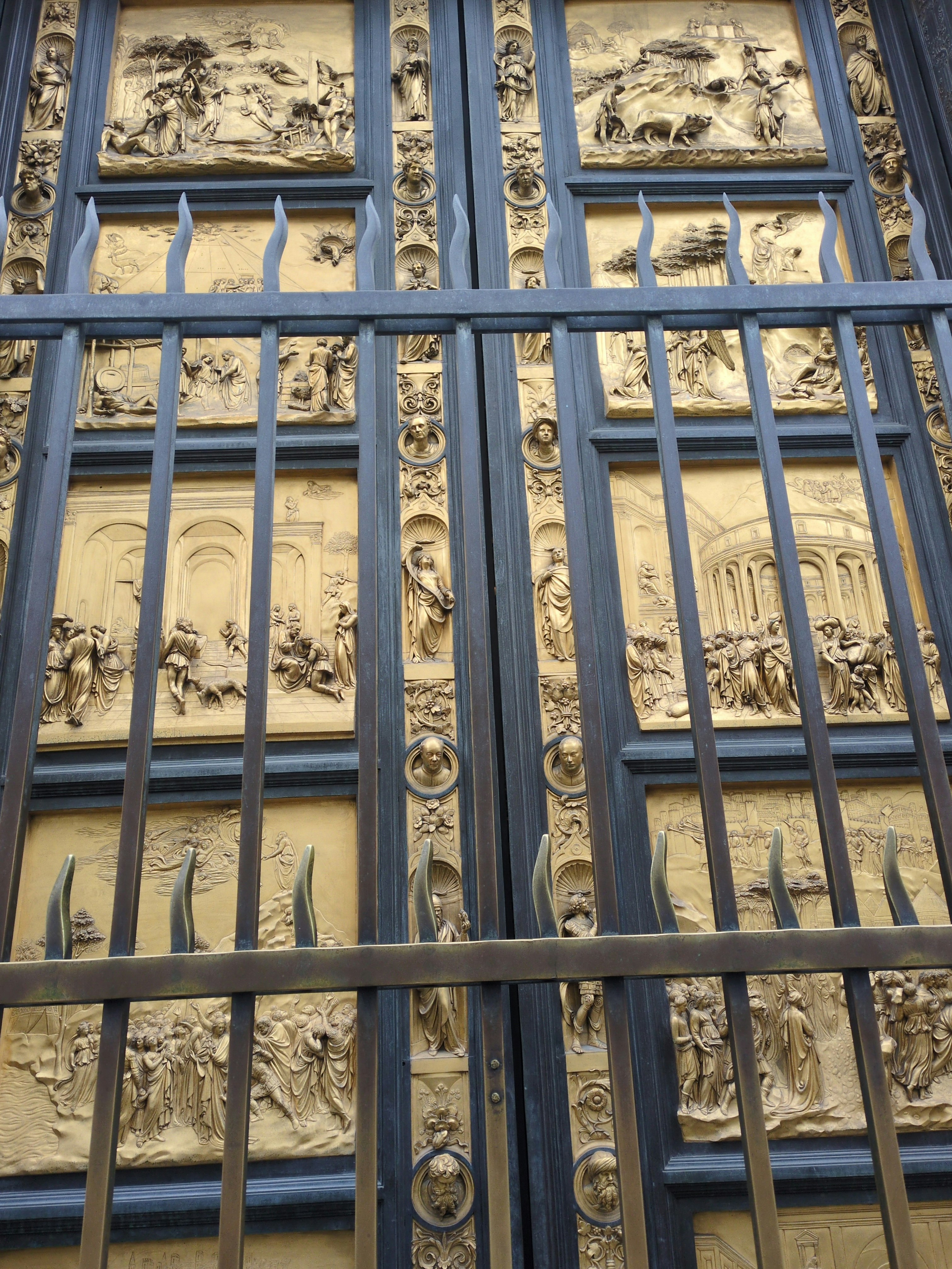 Player photo from The Medici Story. On the trail of a stolen painting around Florence walking tour in Florence