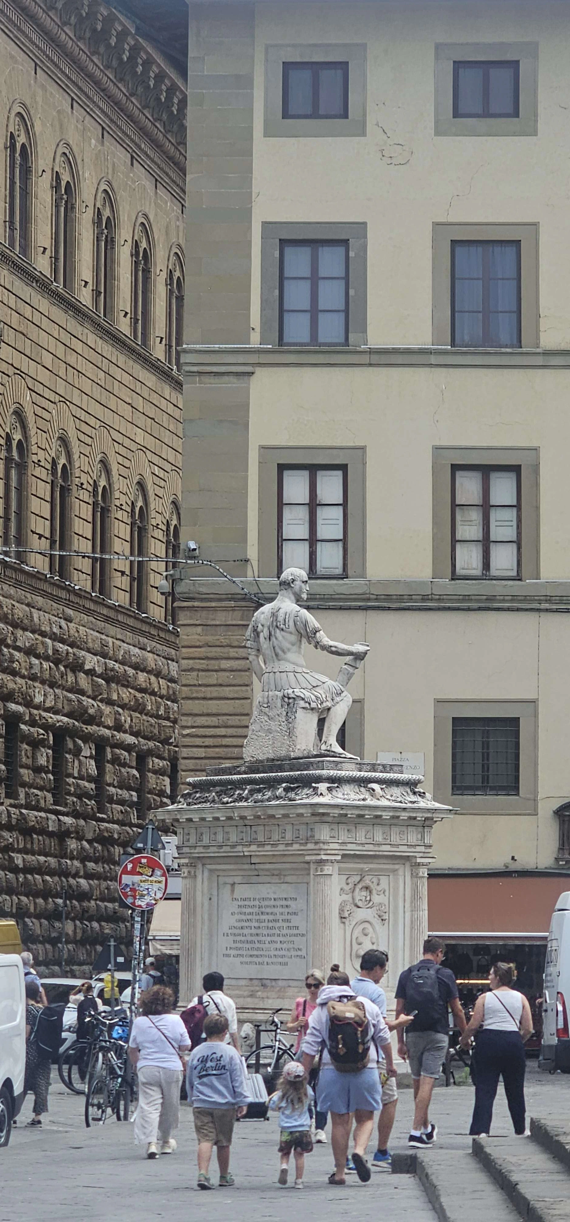 Player photo from The Medici Story. On the trail of a stolen painting around Florence walking tour in Florence
