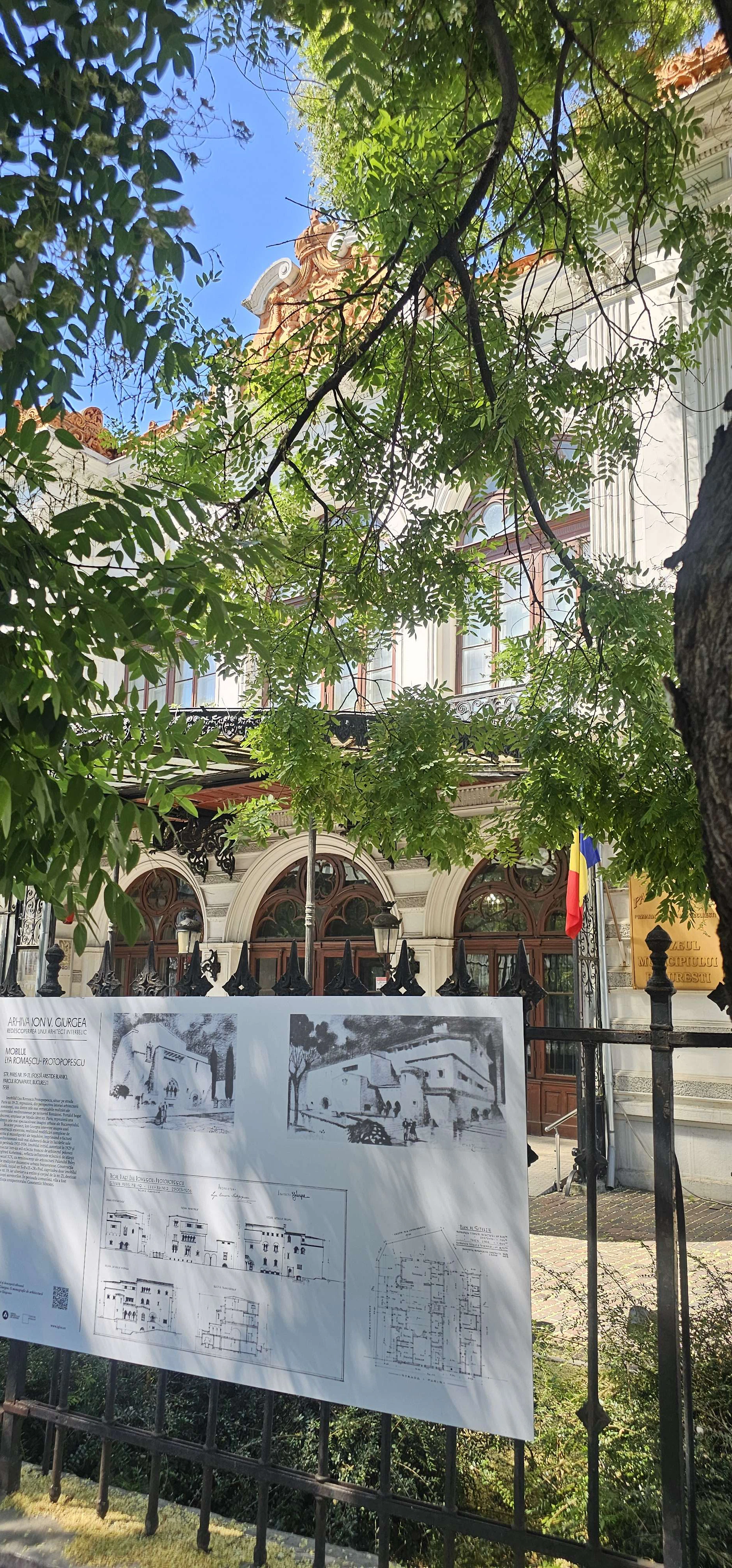Player photo from Bucharest: Un bal regal, o șansă la tron!  walking tour in Bucharest