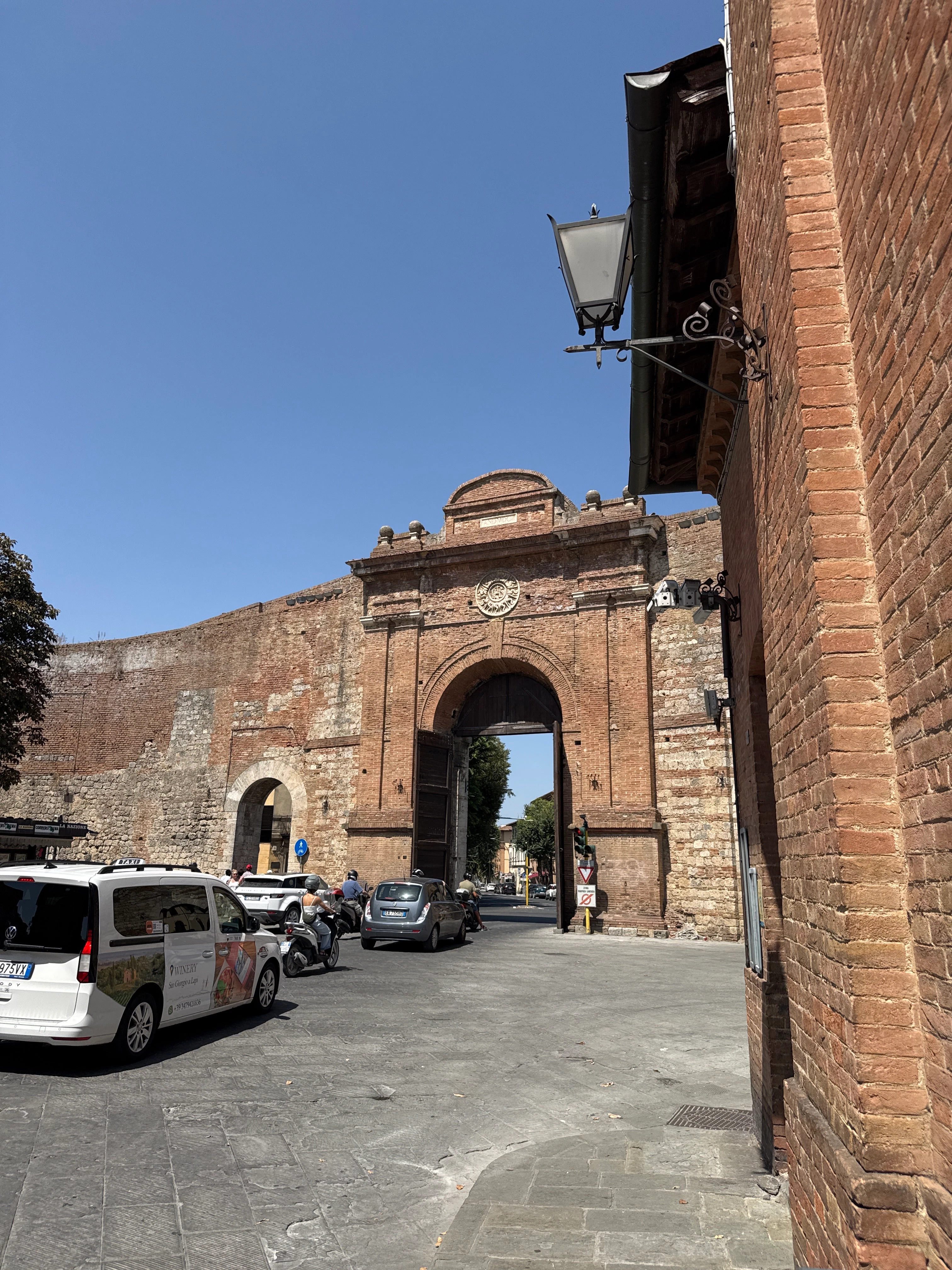 Player photo from Siena’s 17 Secrets – A Contrade Quest walking tour in Siena
