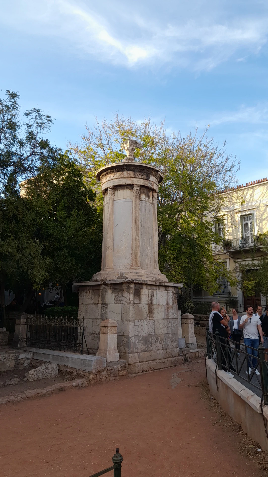 Giocatore esplora Athens con Questo