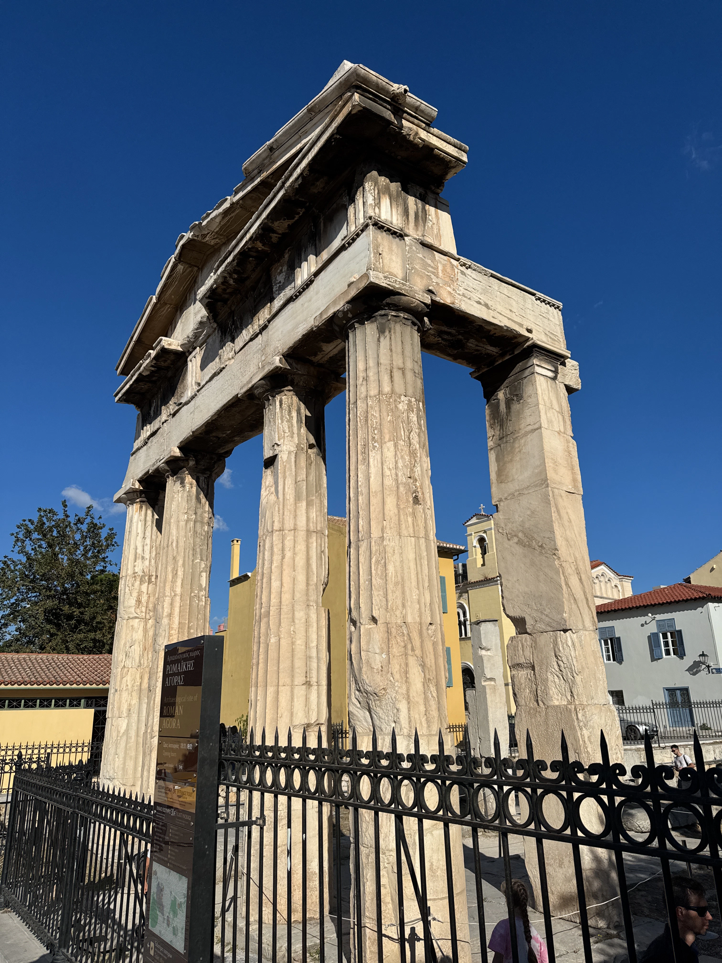 Giocatore esplora Athens con Questo