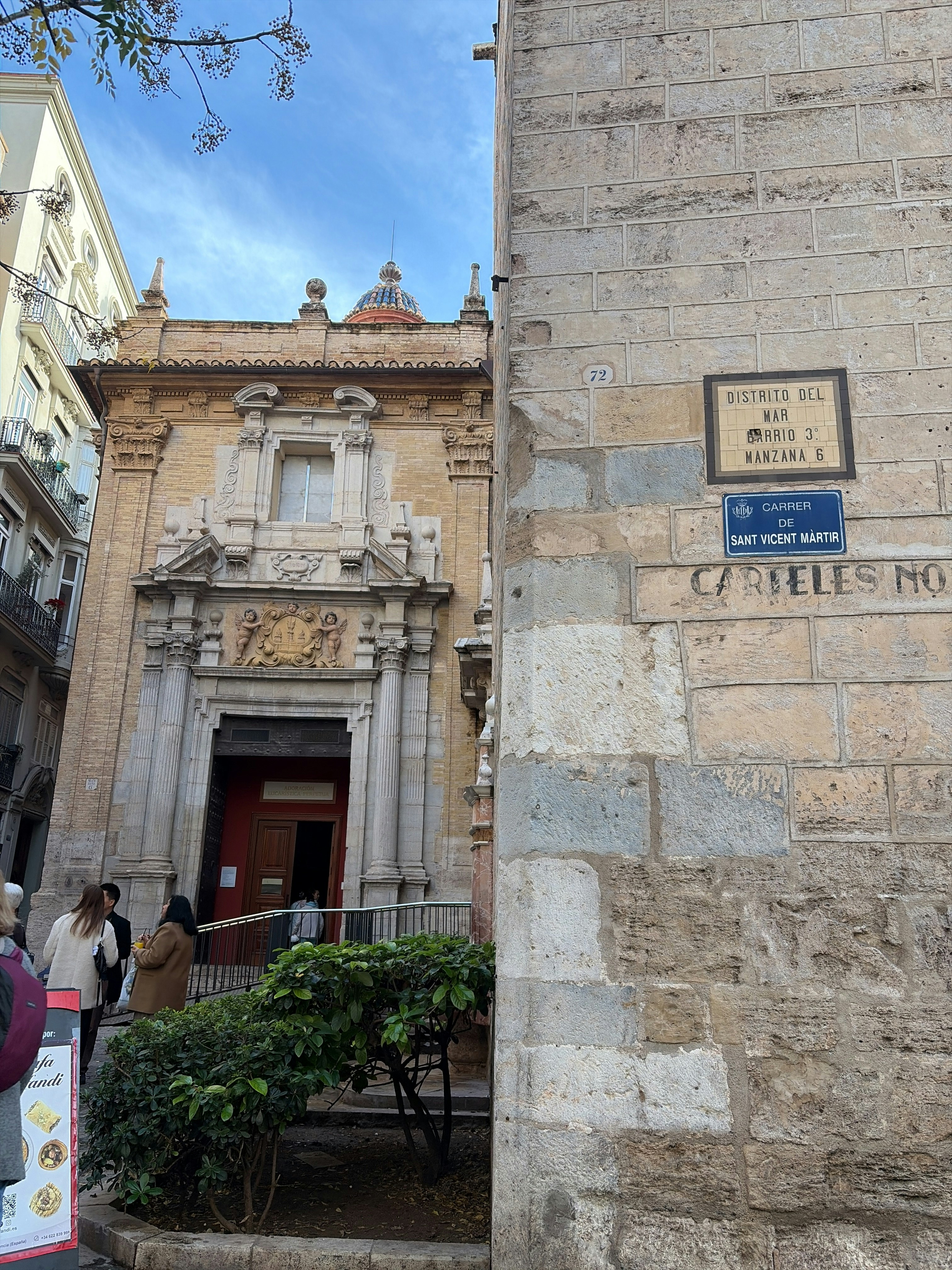 Player photo from València HOLY GRAIL: The Research walking tour in Valencia