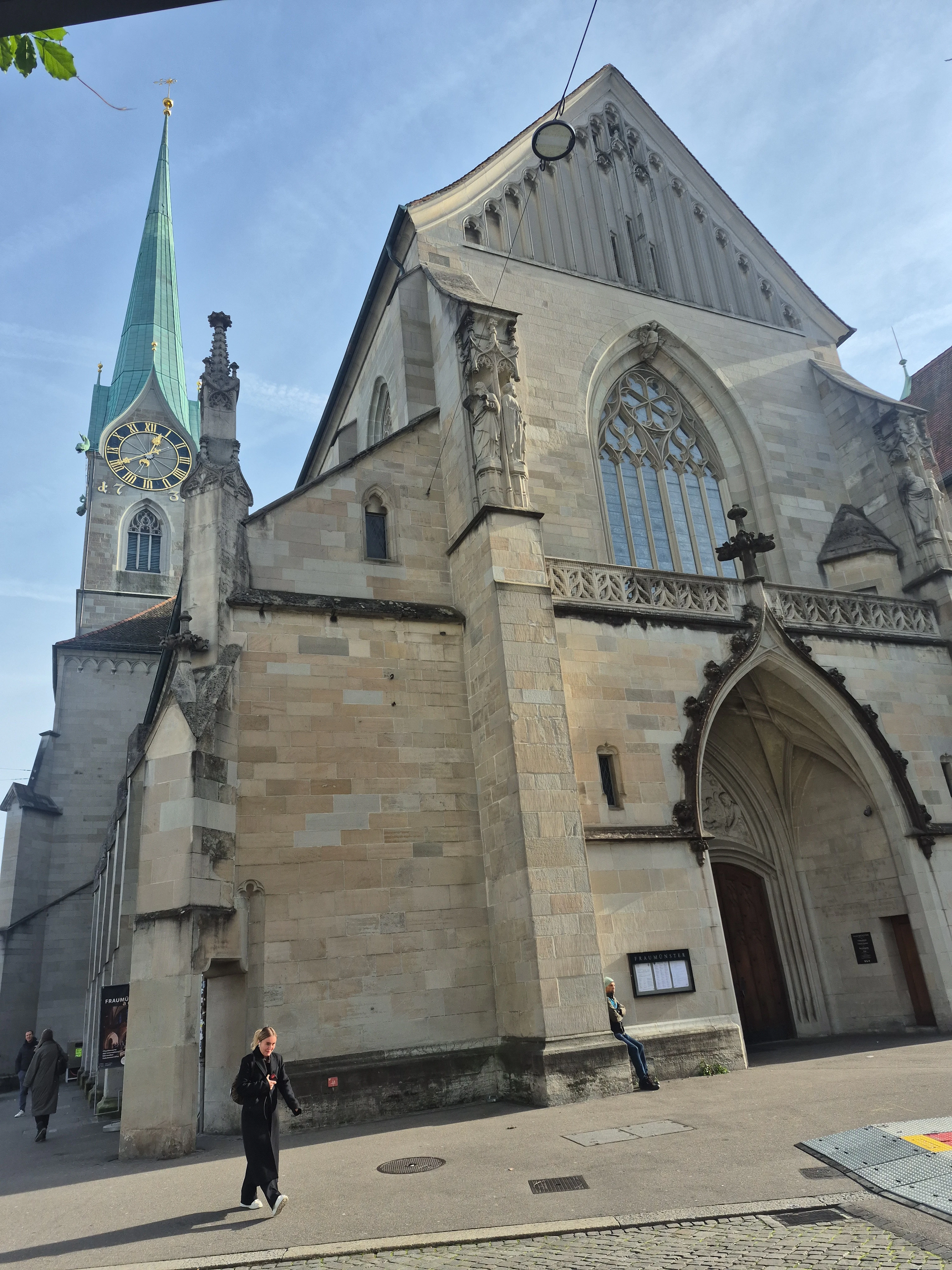 Player exploring Zürich with Questo