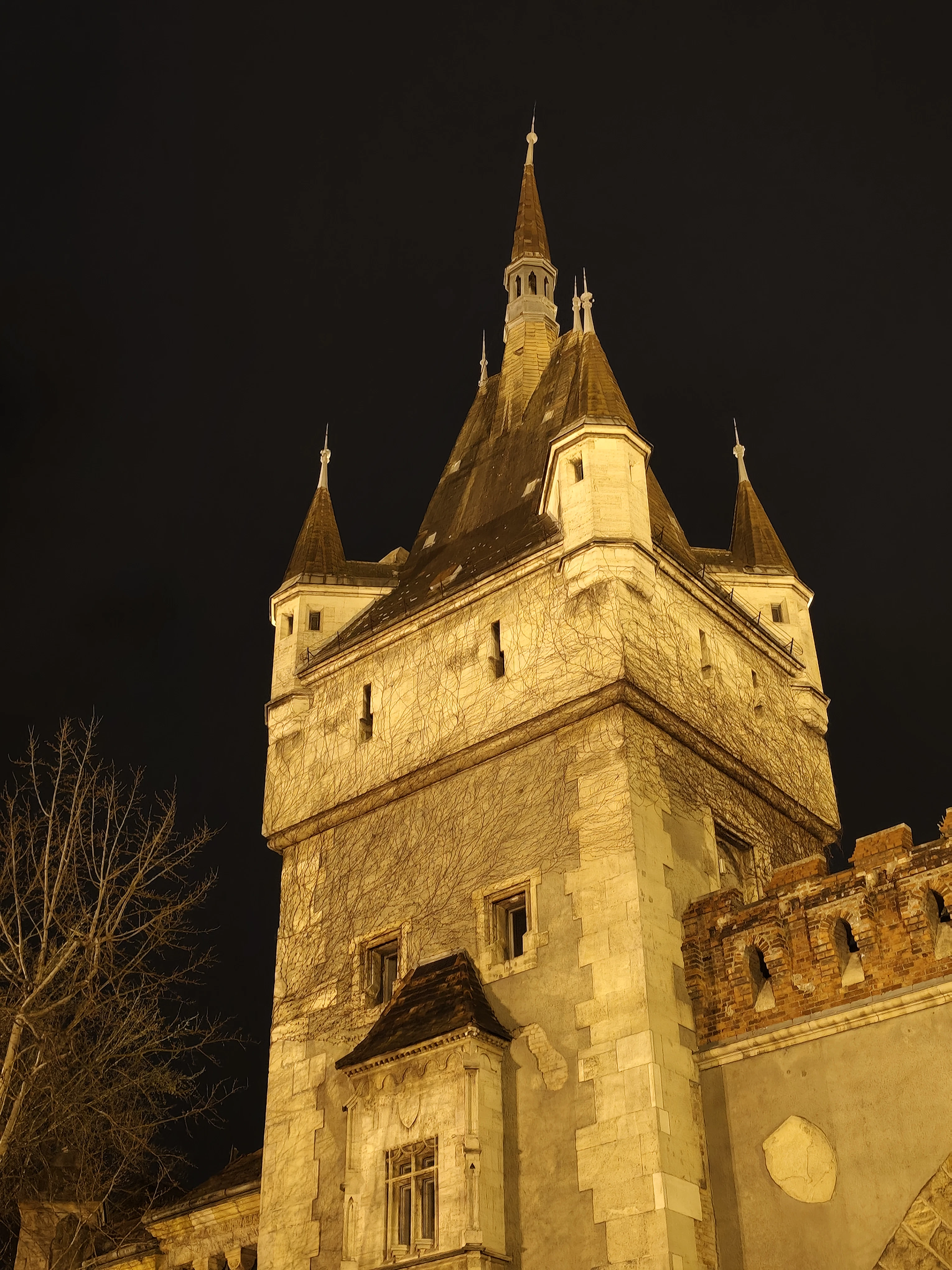 Gracz odkrywa Budapest z Questo