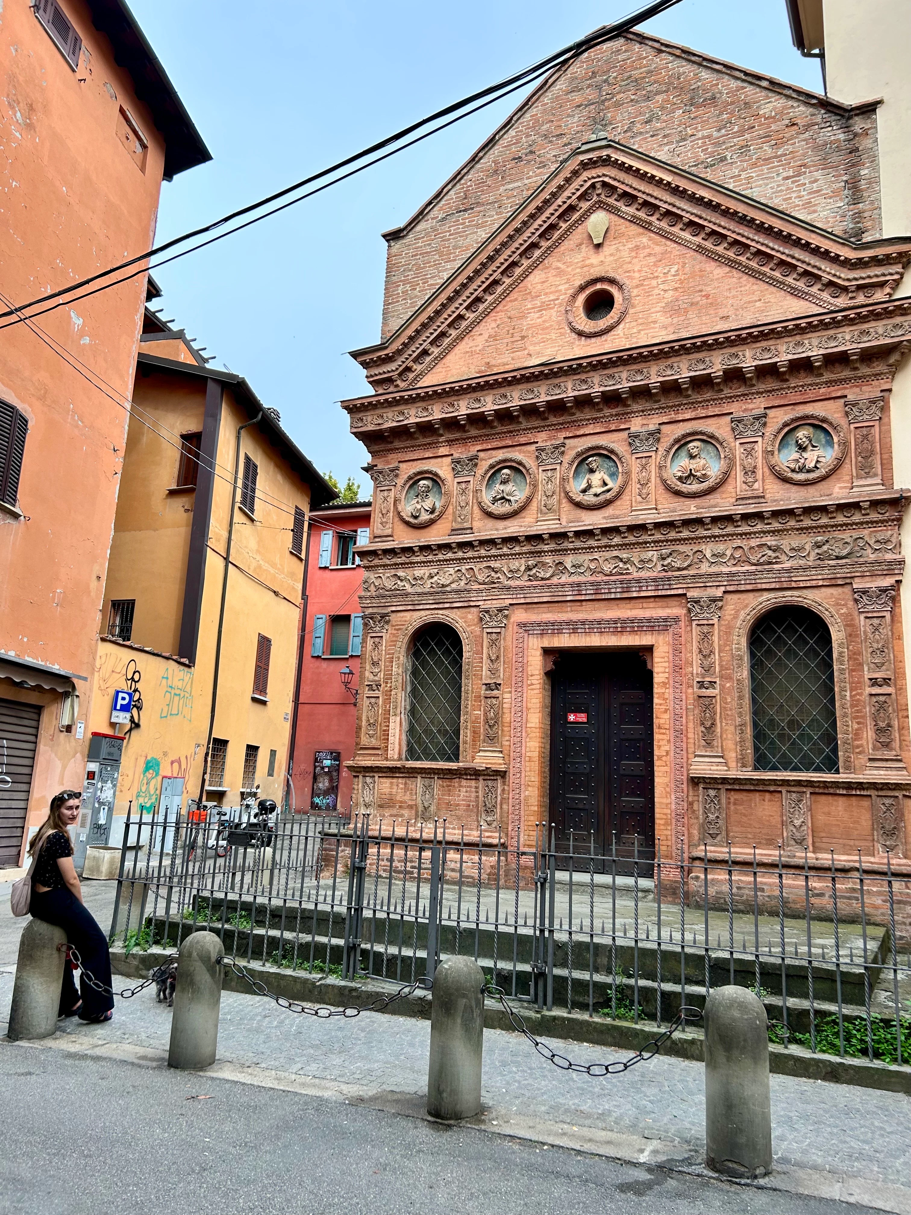 Player exploring Bologna with Questo