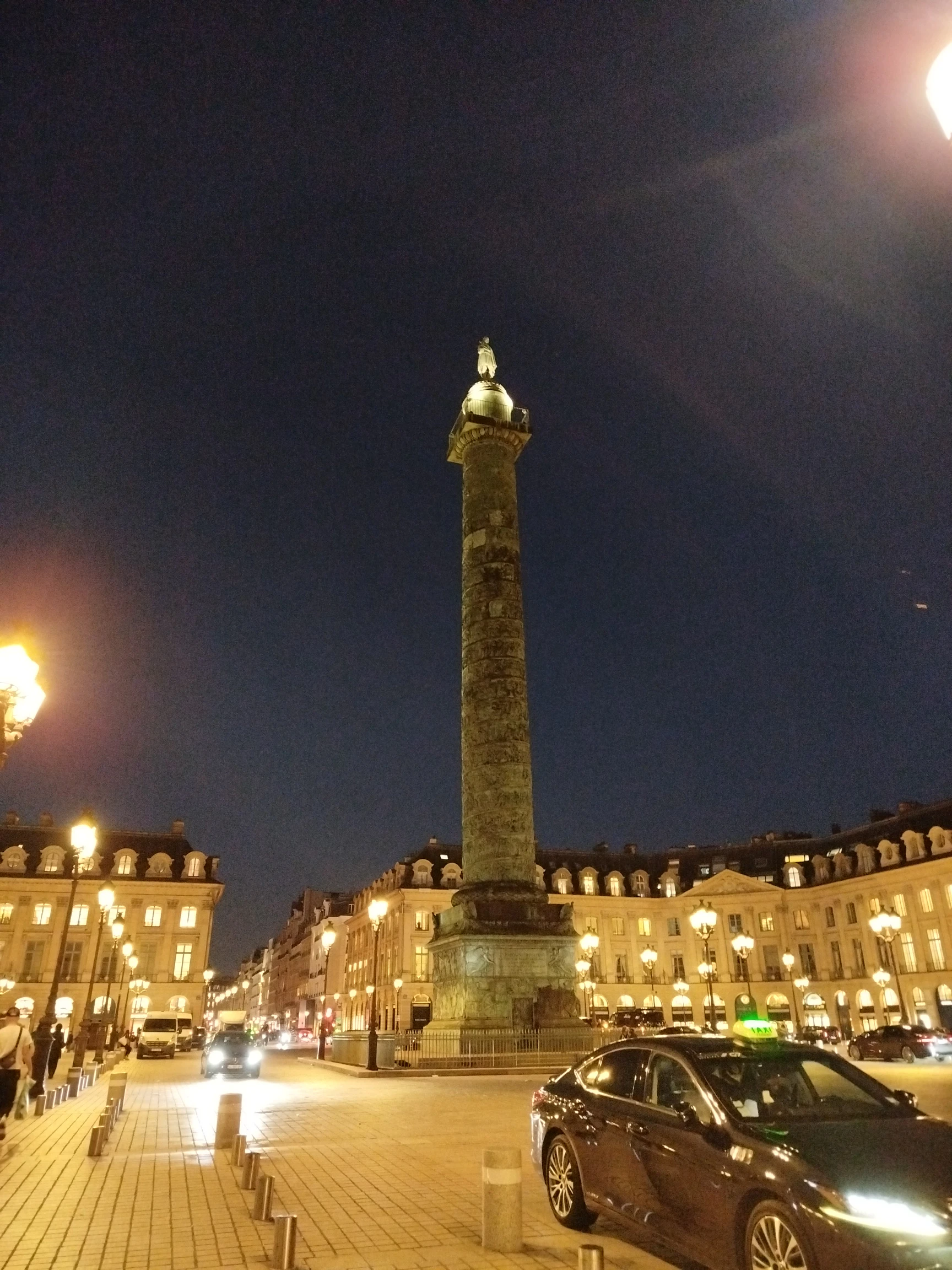 Joueur explorant Paris avec Questo