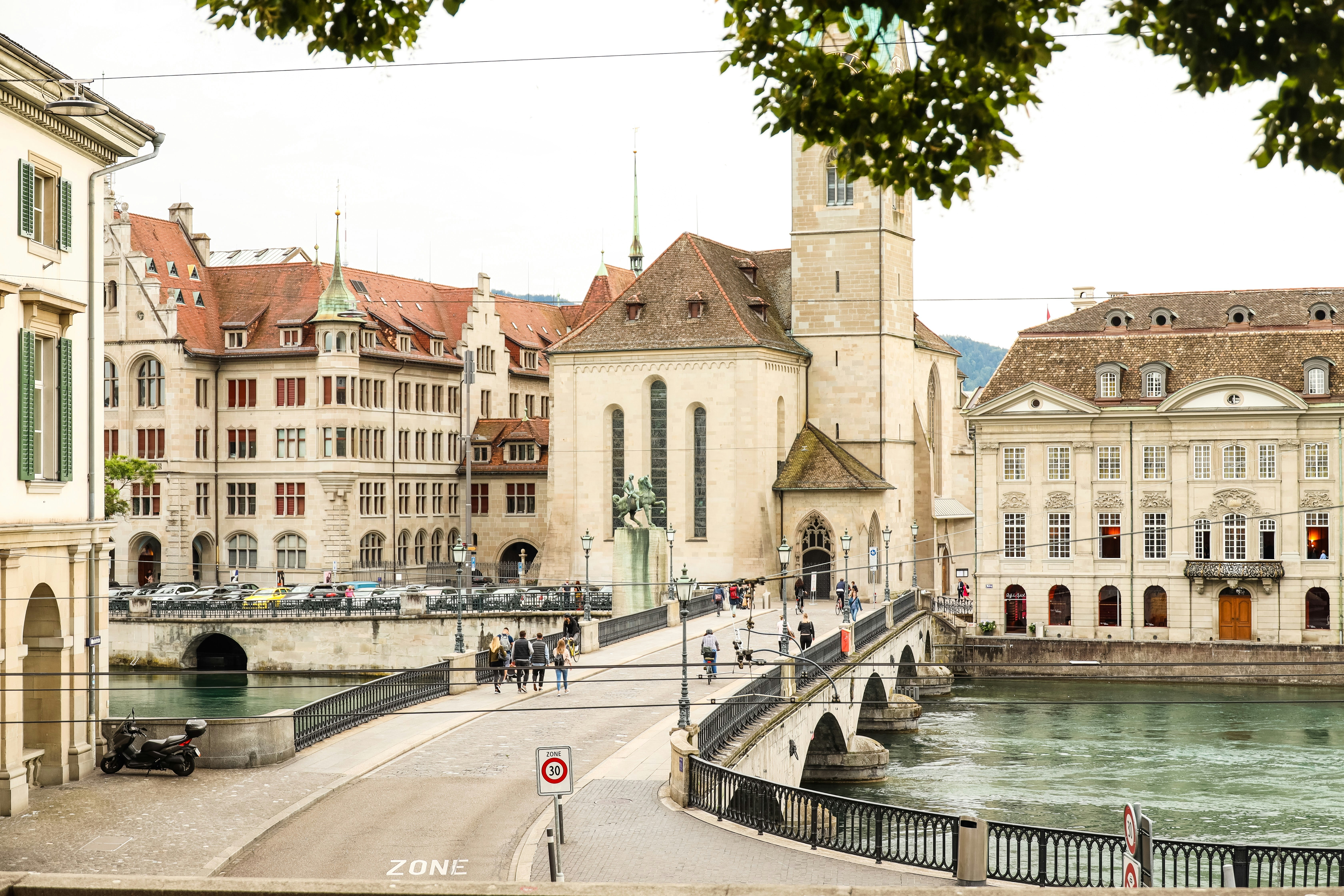 Münsterbrücke: Zurich's Premier Historical Catwalk