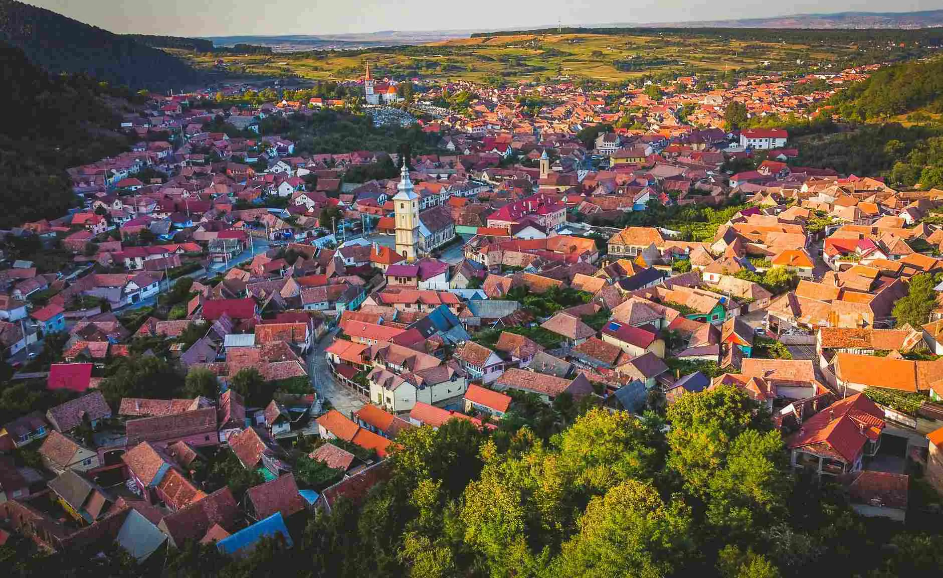 Deschide porțile spre Legende Rășinărene image 1