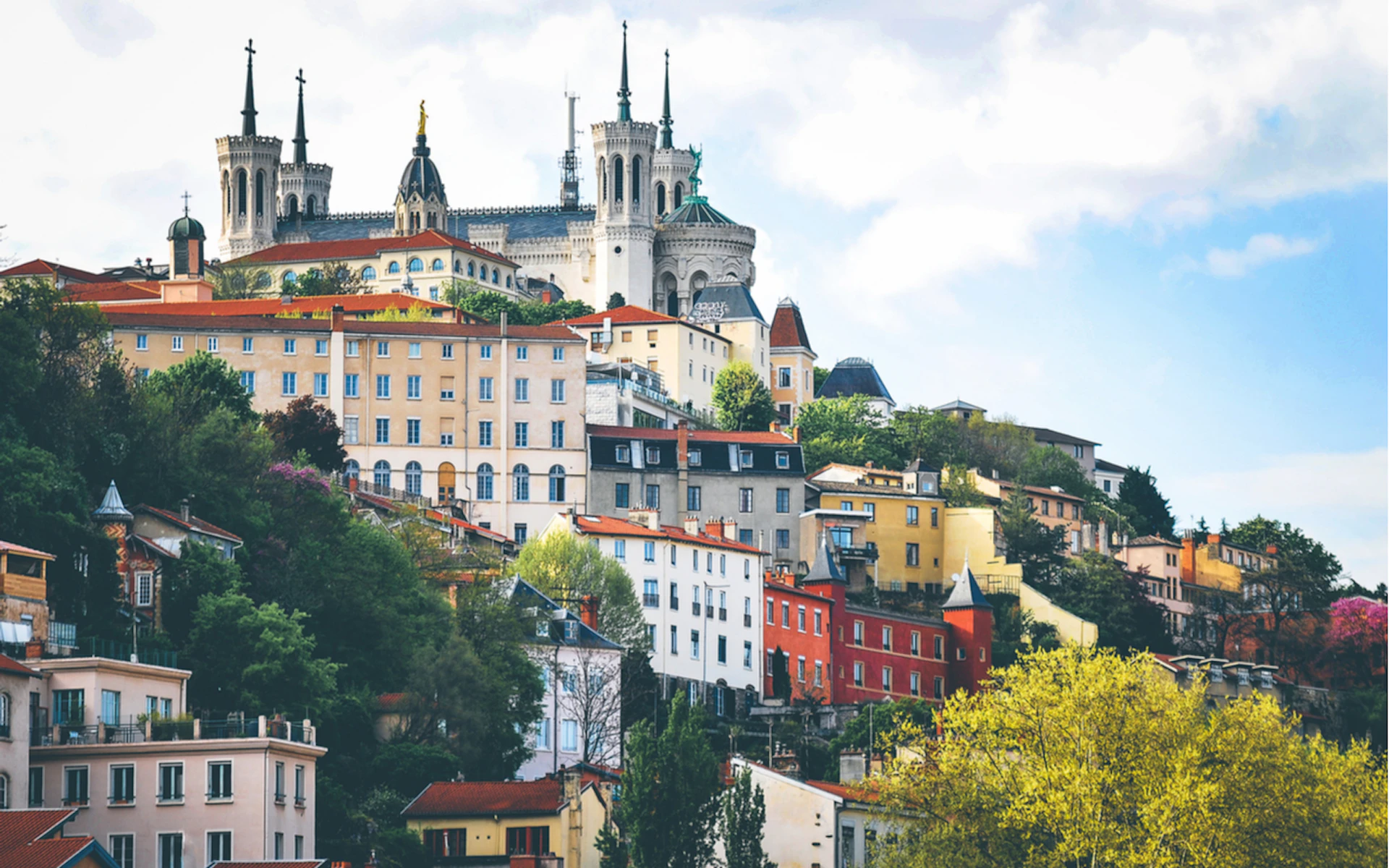 Lyon Old Town: Escape the Nazi