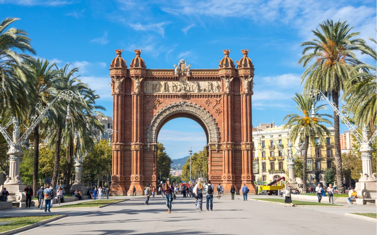 Romantic Highlights of Barcelona: Love in the Gothic District image