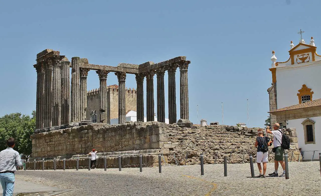 Highlights of Evora: From Celtics to Romans image 1