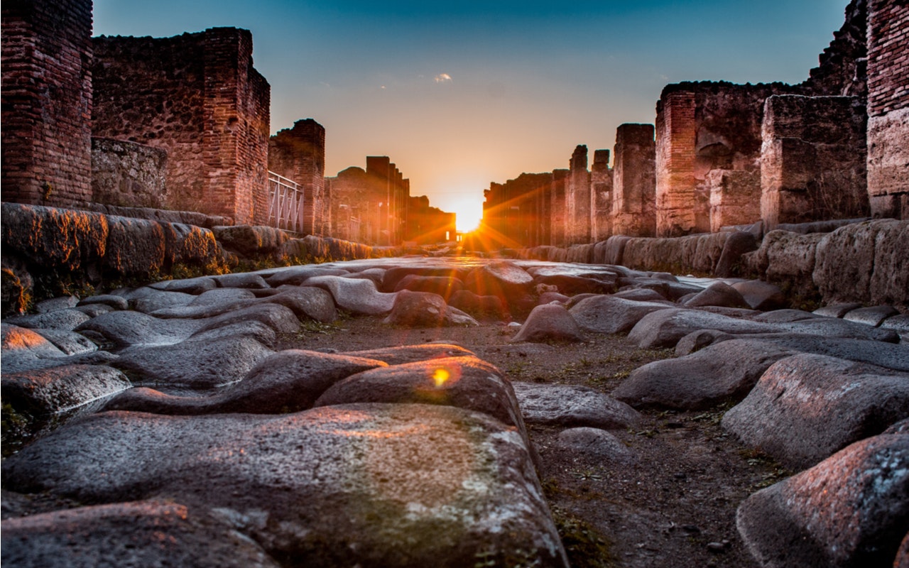 Haunted Pompeii: Escape the Dead City