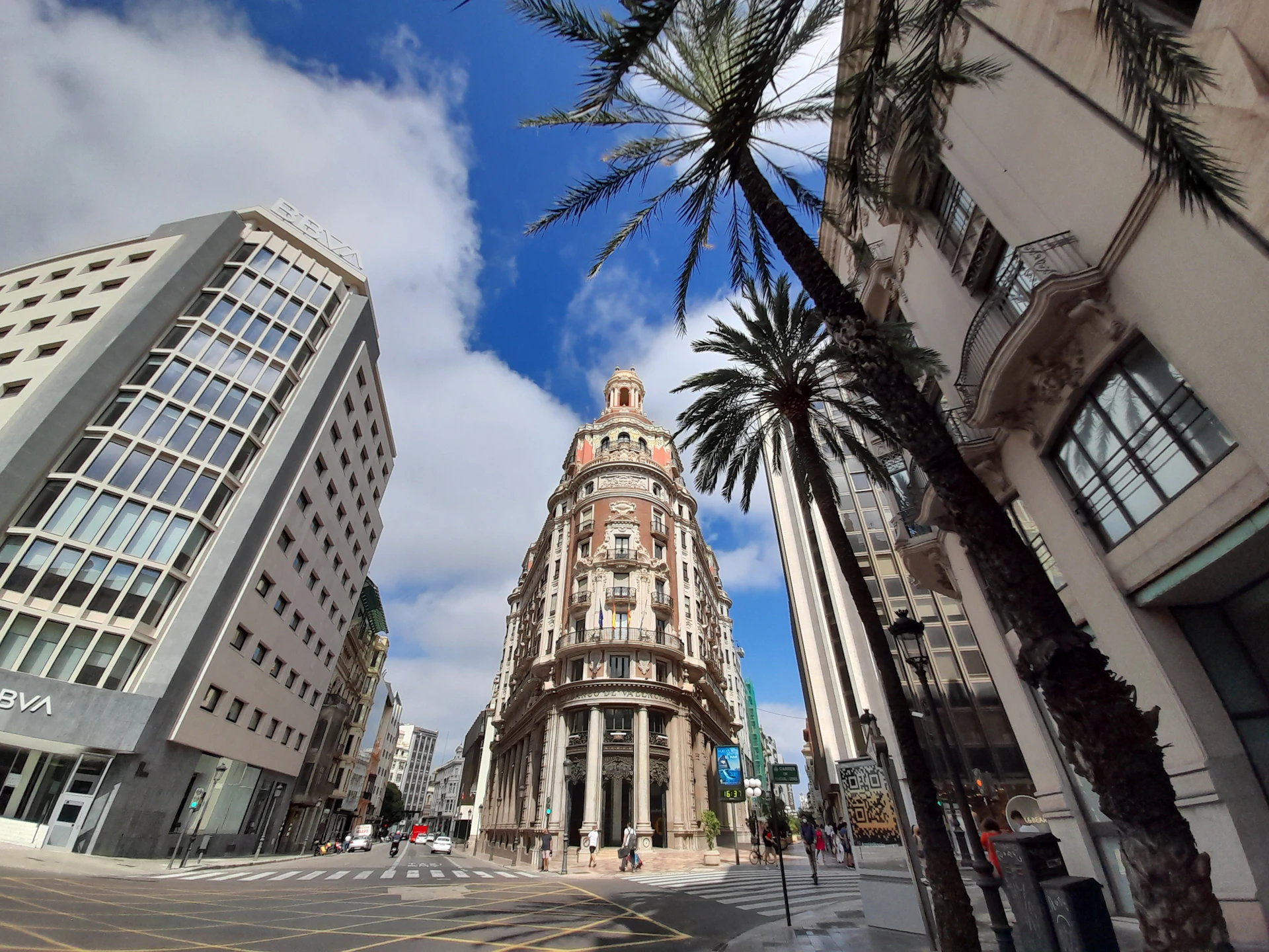 Highlights of Valencia: Time Travel Hero